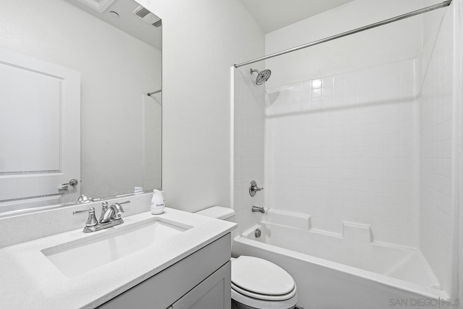 Detail Gallery Image 17 of 44 For 5230  Calle Rockfish  #99,  San Diego,  CA 92154 - 3 Beds | 2/1 Baths