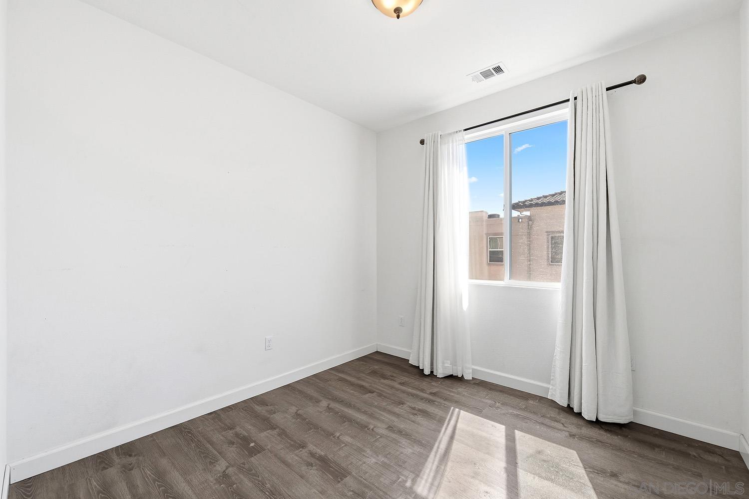 Detail Gallery Image 23 of 44 For 5230  Calle Rockfish  #99,  San Diego,  CA 92154 - 3 Beds | 2/1 Baths