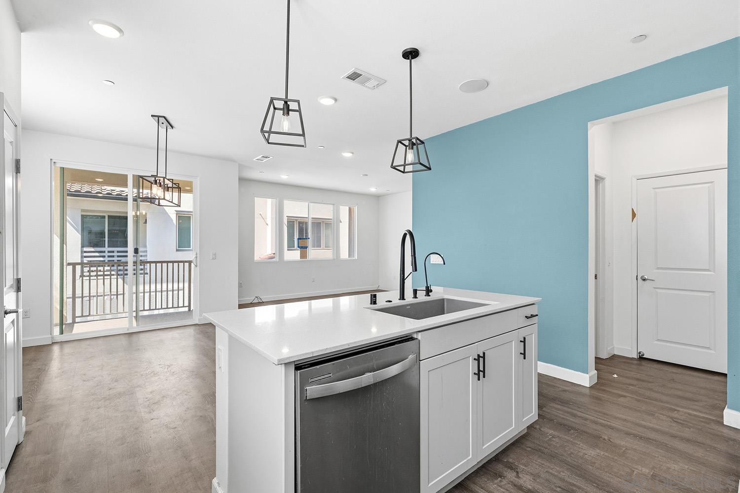 Detail Gallery Image 4 of 44 For 5230  Calle Rockfish  #99,  San Diego,  CA 92154 - 3 Beds | 2/1 Baths