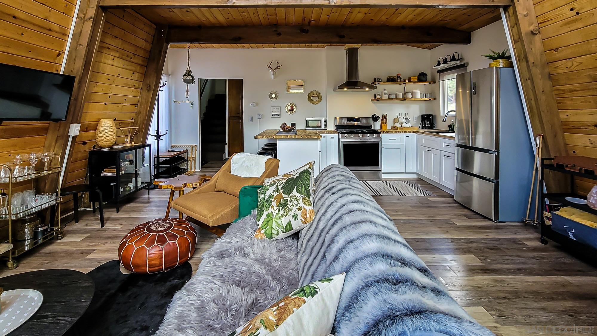 Detail Gallery Image 5 of 36 For 777  Iris Dr, Big Bear Lake,  CA 92315 - 2 Beds | 1 Baths