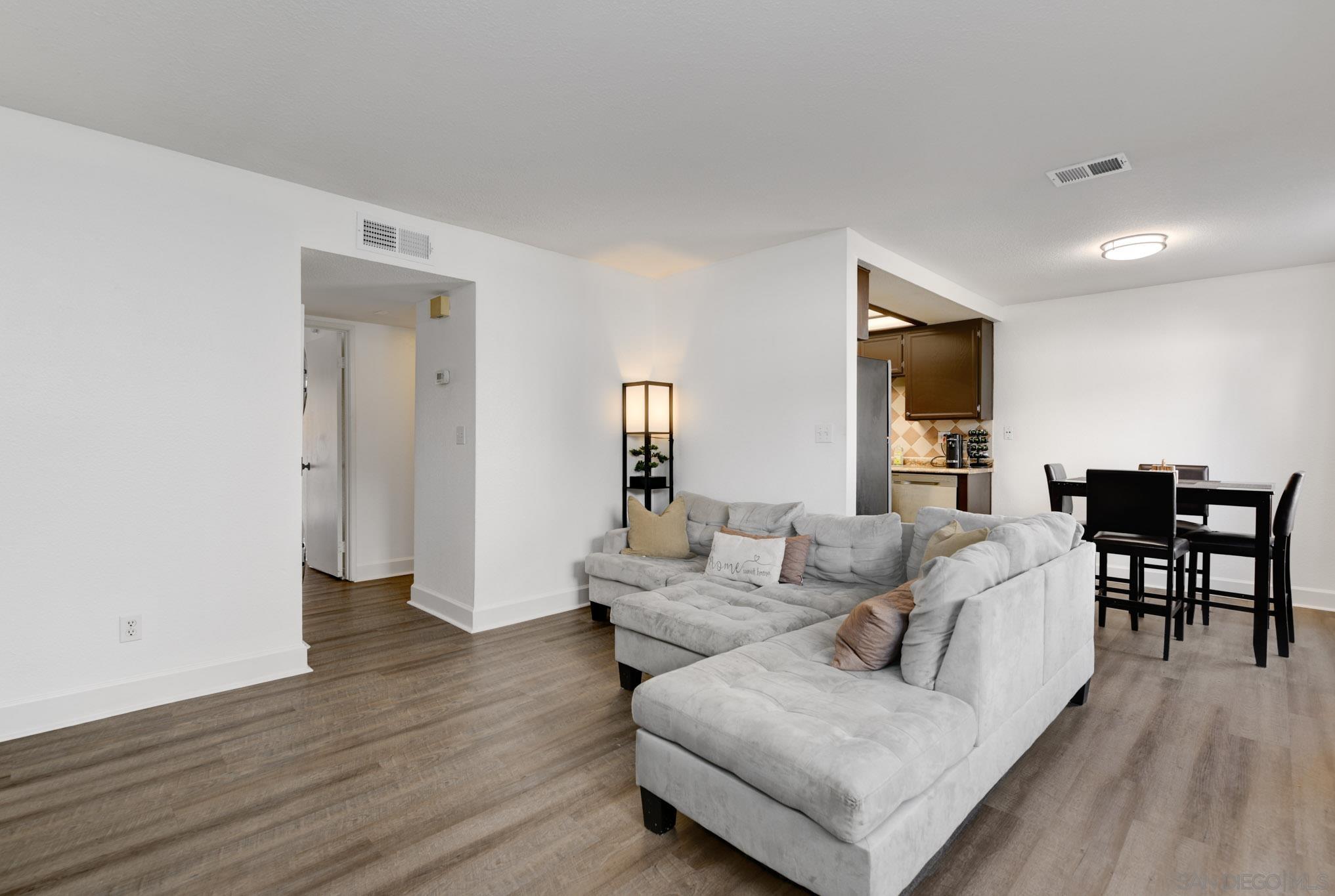 Detail Gallery Image 4 of 28 For 12650  Lakeshore Dr  #149,  Lakeside,  CA 92040 - 2 Beds | 2 Baths