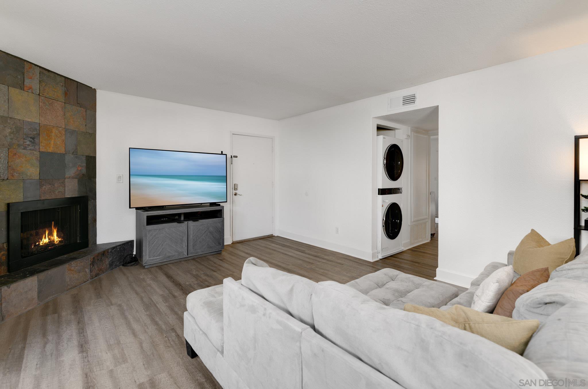 Detail Gallery Image 5 of 28 For 12650  Lakeshore Dr  #149,  Lakeside,  CA 92040 - 2 Beds | 2 Baths