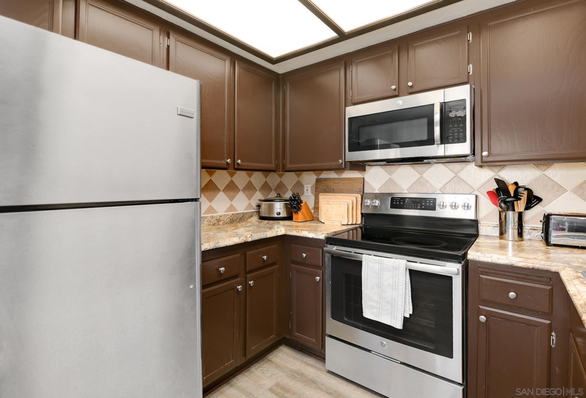 Detail Gallery Image 8 of 28 For 12650  Lakeshore Dr  #149,  Lakeside,  CA 92040 - 2 Beds | 2 Baths