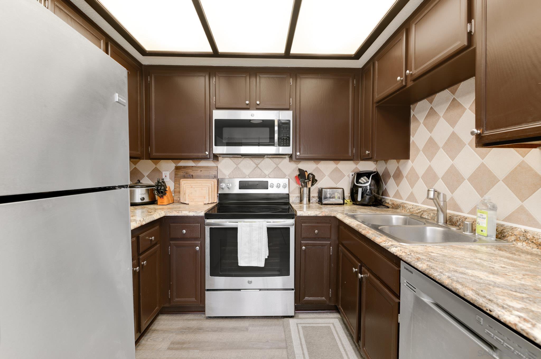 Detail Gallery Image 9 of 28 For 12650  Lakeshore Dr  #149,  Lakeside,  CA 92040 - 2 Beds | 2 Baths