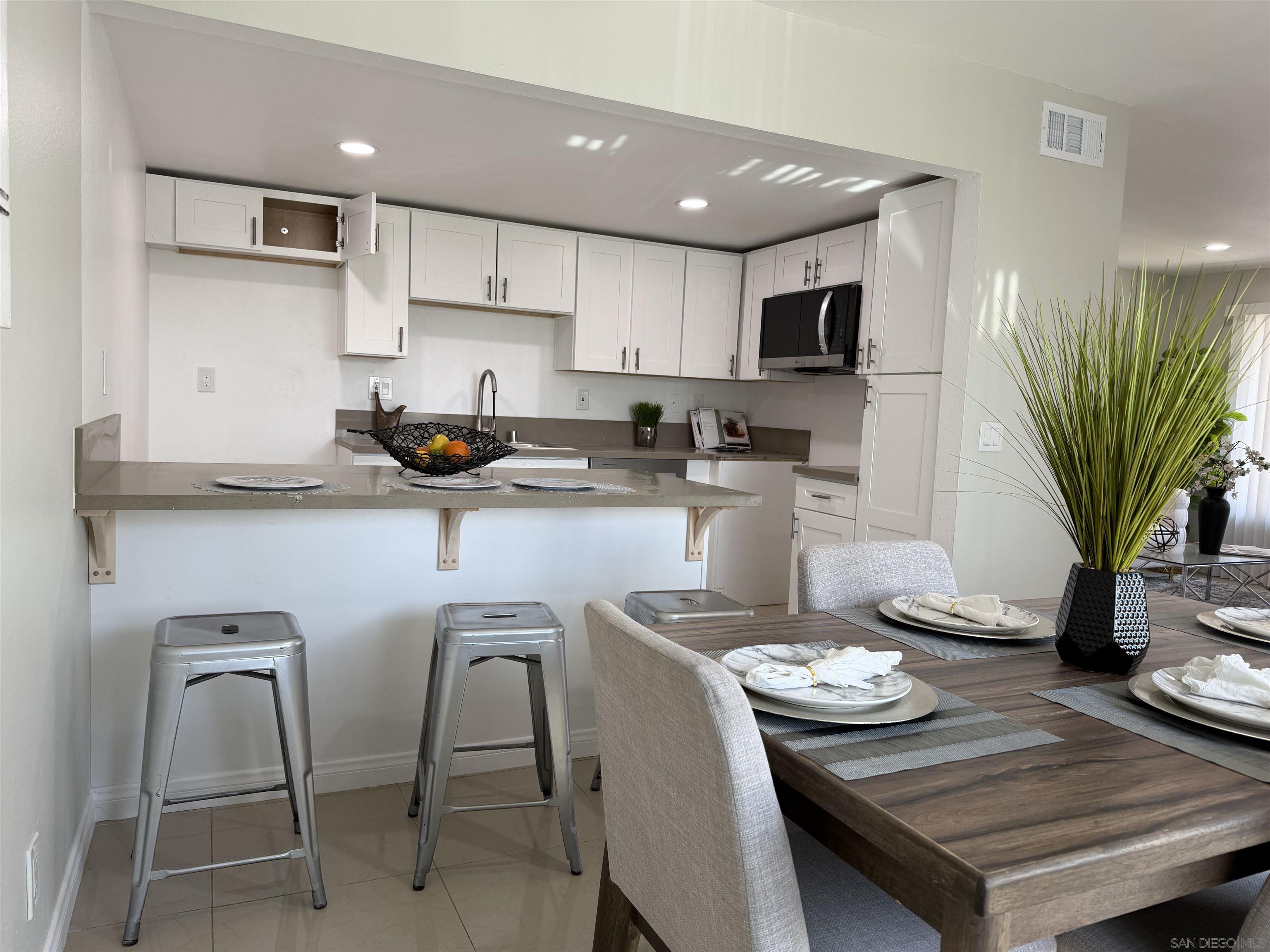 Detail Gallery Image 4 of 26 For 621  R Ave  #24,  National City,  CA 91950 - 2 Beds | 1 Baths