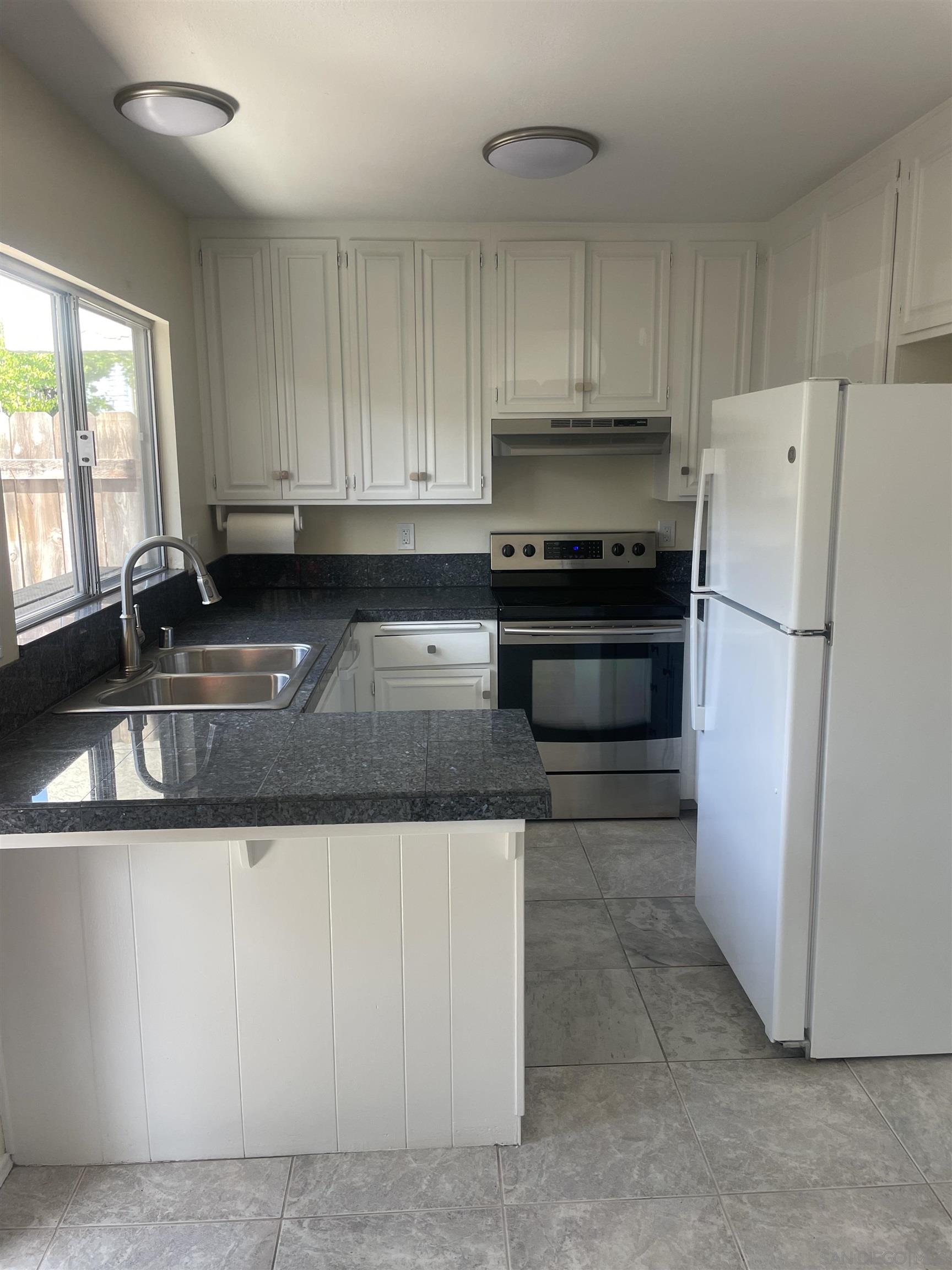 Detail Gallery Image 5 of 23 For 3282  Berger Avenue  #UNIT D5,  San Diego,  CA 92123 - 2 Beds | 1/1 Baths