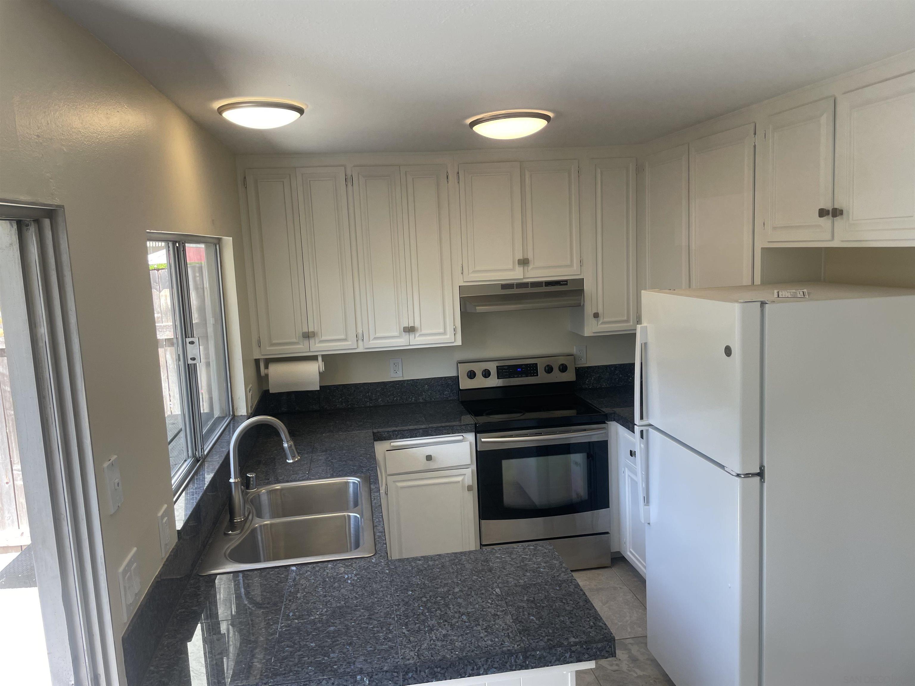 Detail Gallery Image 6 of 23 For 3282  Berger Avenue  #UNIT D5,  San Diego,  CA 92123 - 2 Beds | 1/1 Baths