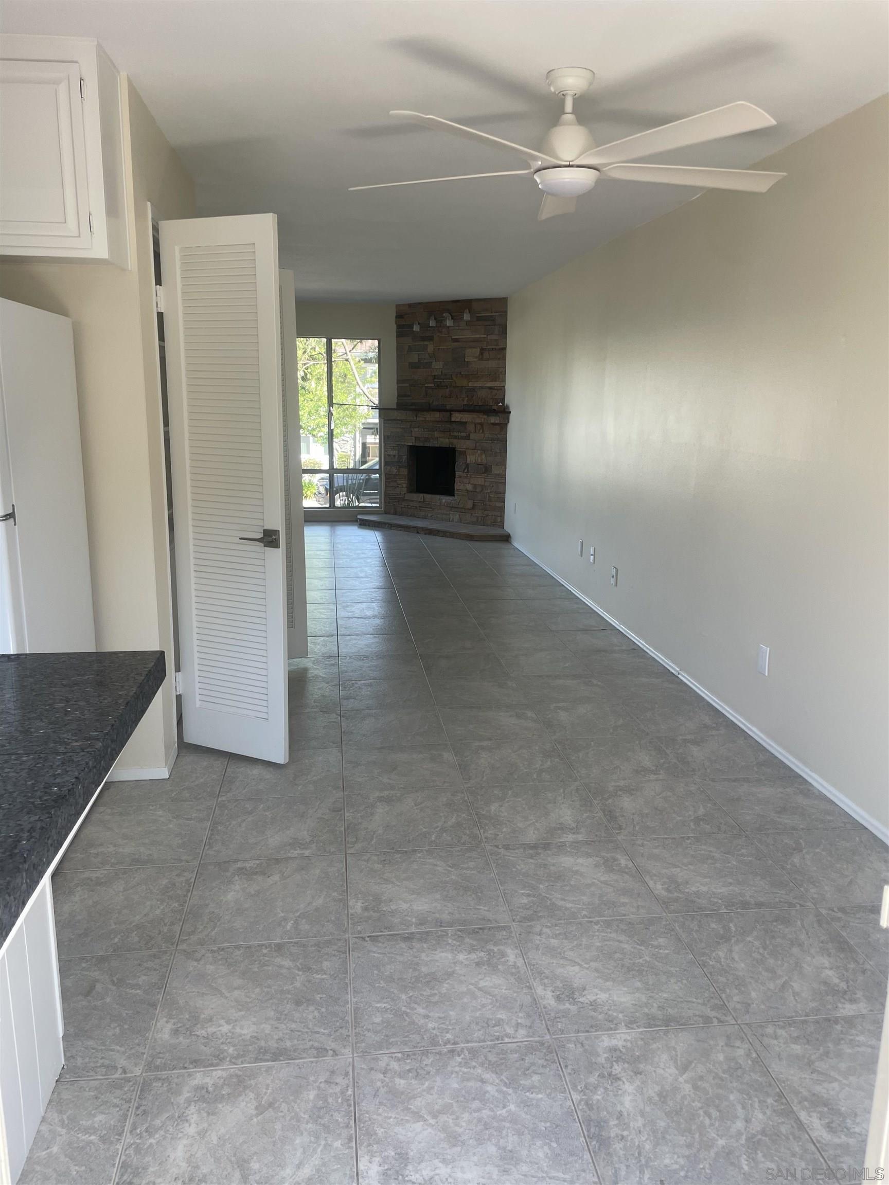 Detail Gallery Image 8 of 23 For 3282  Berger Avenue  #UNIT D5,  San Diego,  CA 92123 - 2 Beds | 1/1 Baths