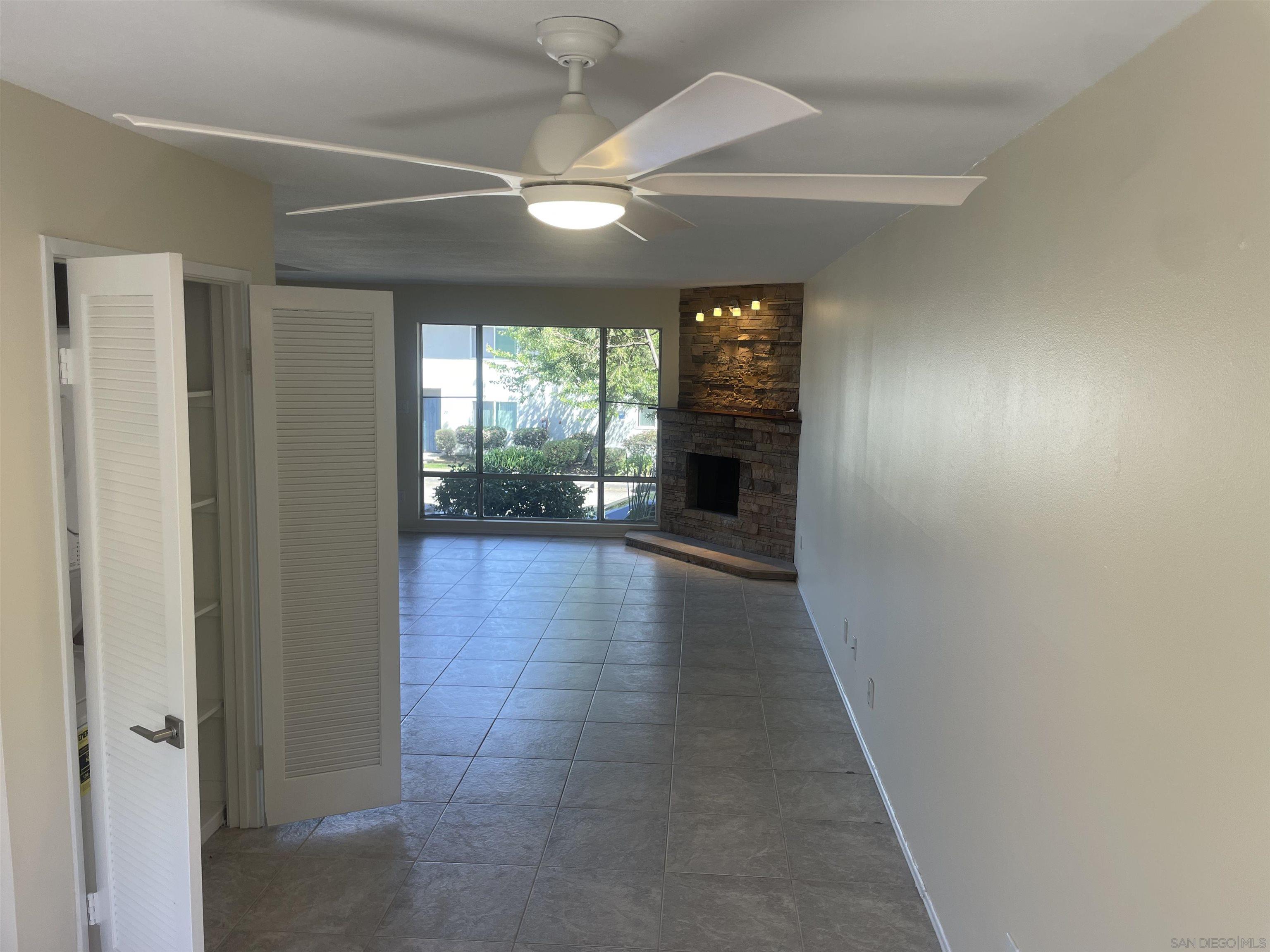 Detail Gallery Image 9 of 23 For 3282  Berger Avenue  #UNIT D5,  San Diego,  CA 92123 - 2 Beds | 1/1 Baths