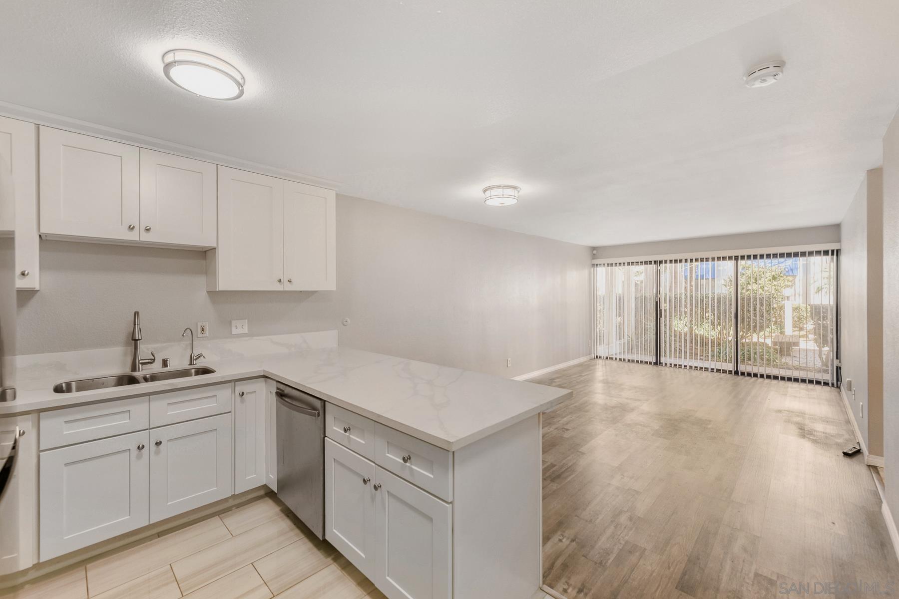 Detail Gallery Image 2 of 28 For 8308  Regents Rd  1h,  San Diego,  CA 92122 - 2 Beds | 1 Baths