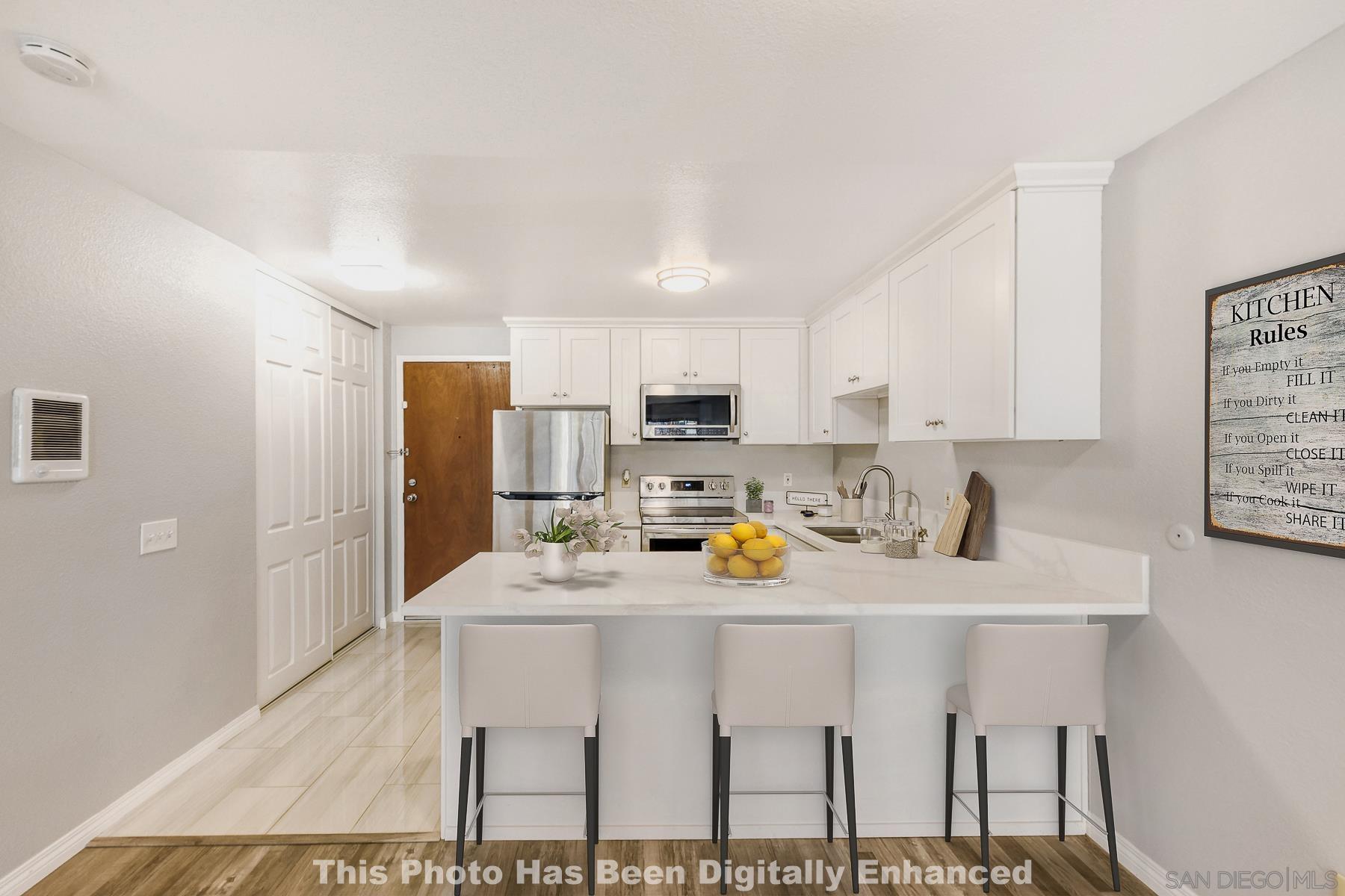 Detail Gallery Image 3 of 28 For 8308  Regents Rd  1h,  San Diego,  CA 92122 - 2 Beds | 1 Baths