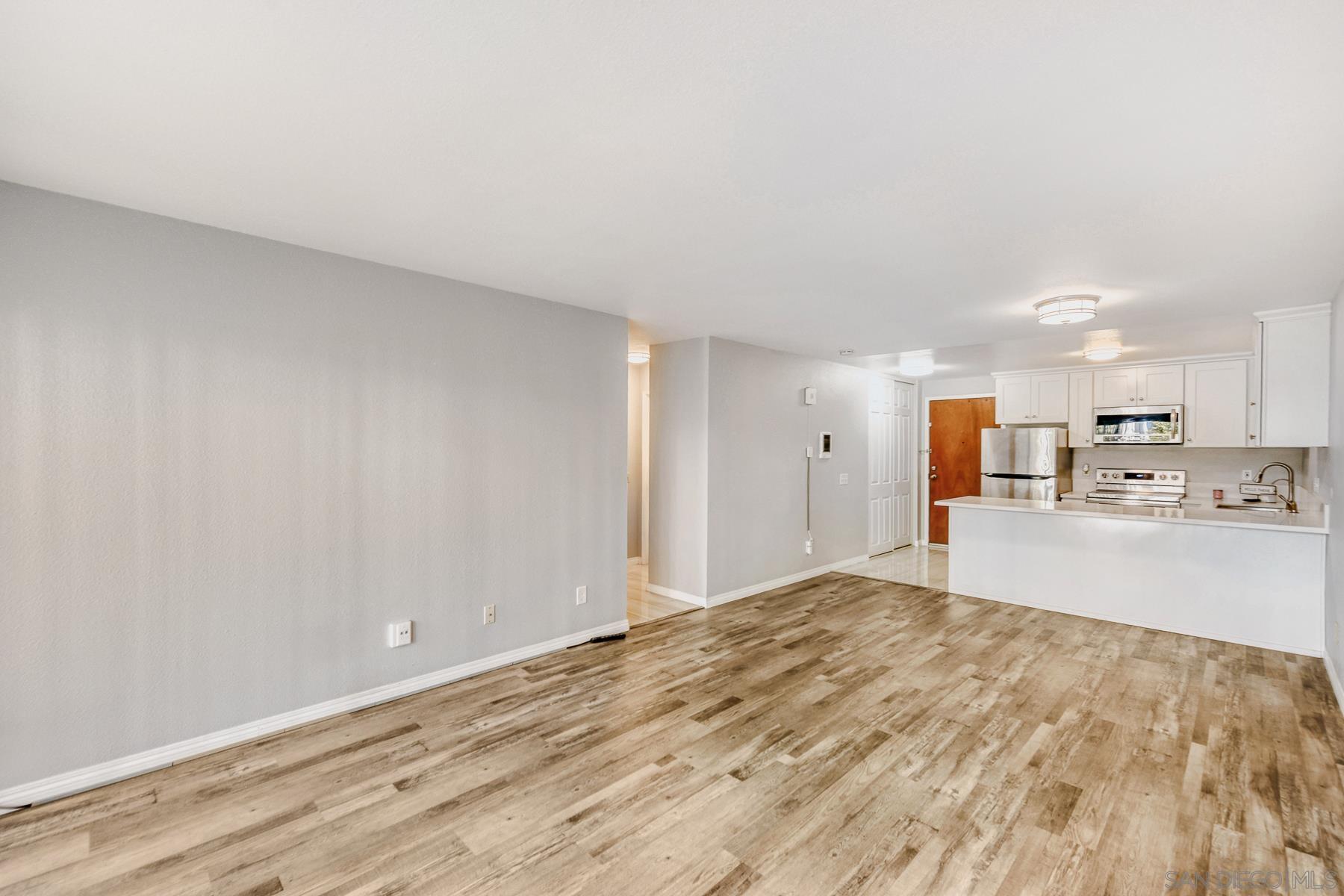 Detail Gallery Image 6 of 28 For 8308  Regents Rd  1h,  San Diego,  CA 92122 - 2 Beds | 1 Baths