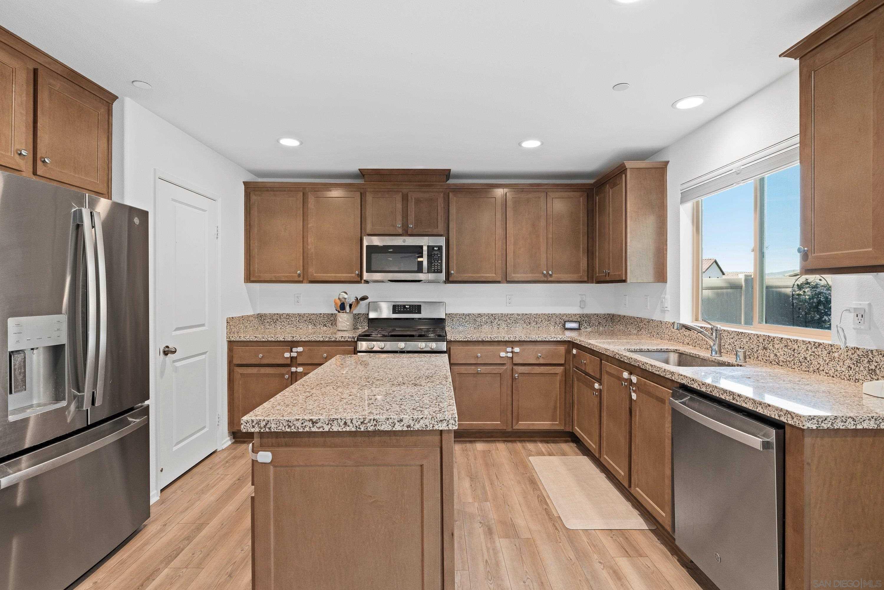 Detail Gallery Image 7 of 57 For 24060  Raptor Way, Lake Elsinore,  CA 92532 - 4 Beds | 2/1 Baths