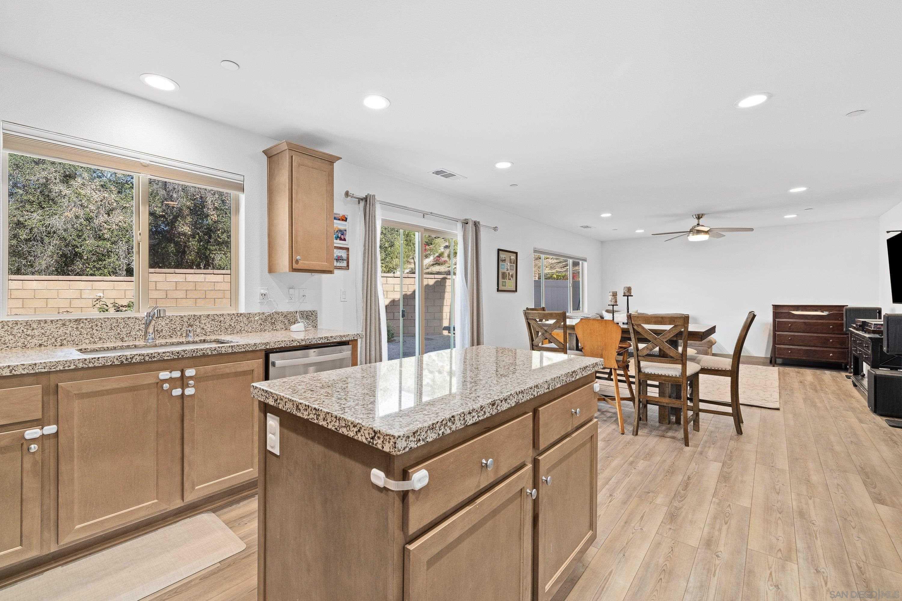 Detail Gallery Image 9 of 57 For 24060  Raptor Way, Lake Elsinore,  CA 92532 - 4 Beds | 2/1 Baths