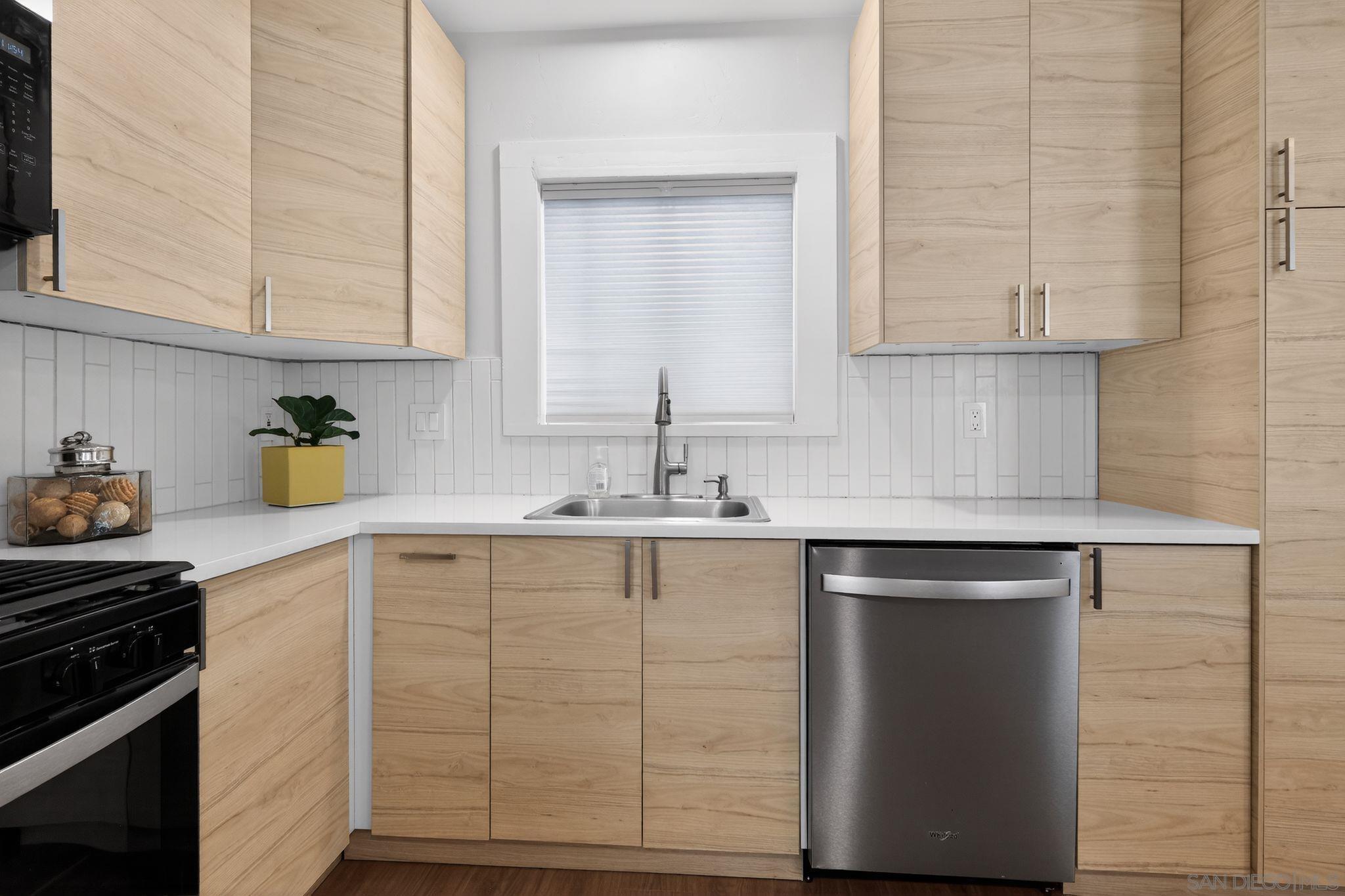 Detail Gallery Image 4 of 20 For 639  19th St., San Diego,  CA 92102 - 2 Beds | 1 Baths