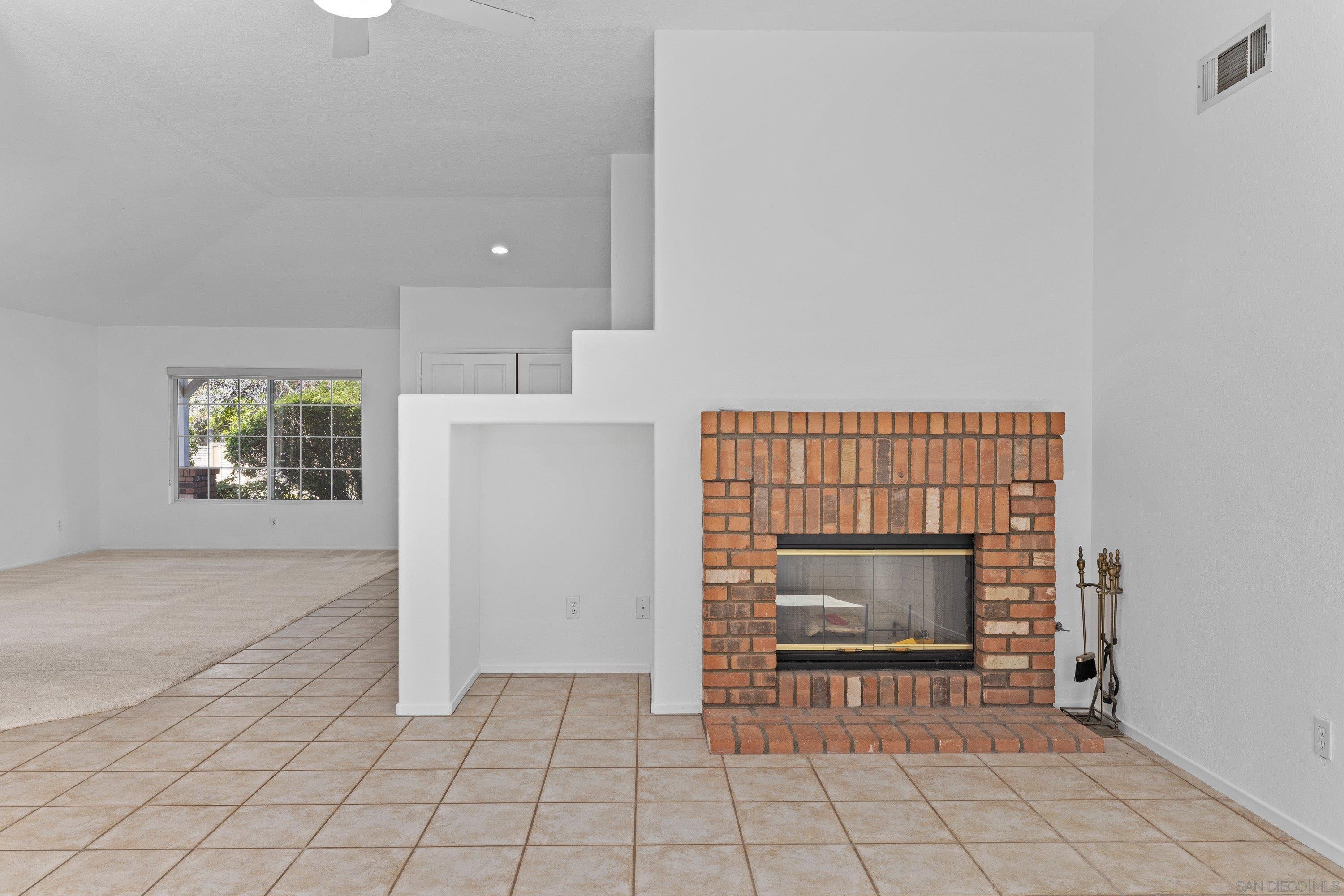 Detail Gallery Image 9 of 46 For 5761  Spur Ave, Oceanside,  CA 92057 - 4 Beds | 2 Baths