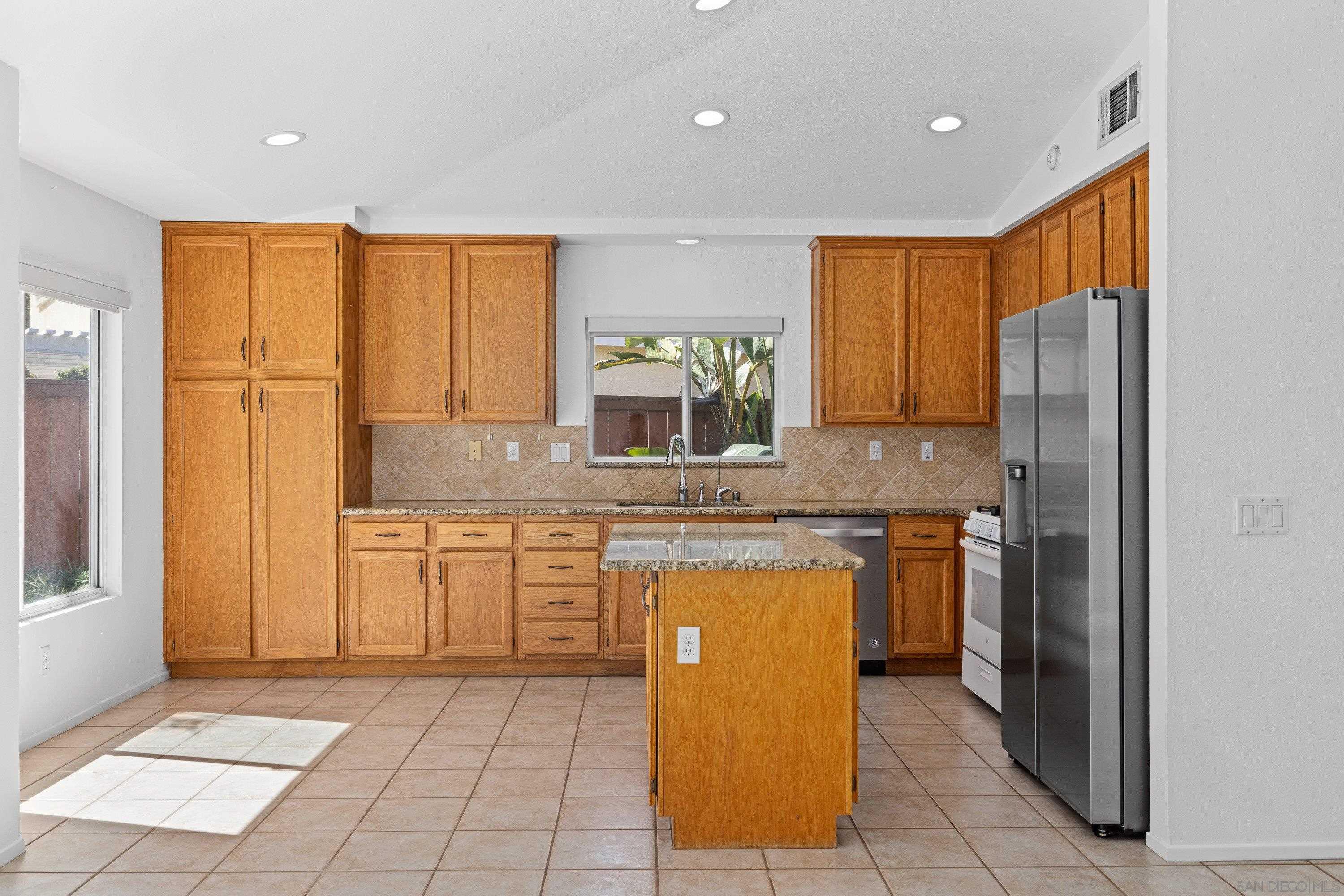 Detail Gallery Image 12 of 46 For 5761  Spur Ave, Oceanside,  CA 92057 - 4 Beds | 2 Baths