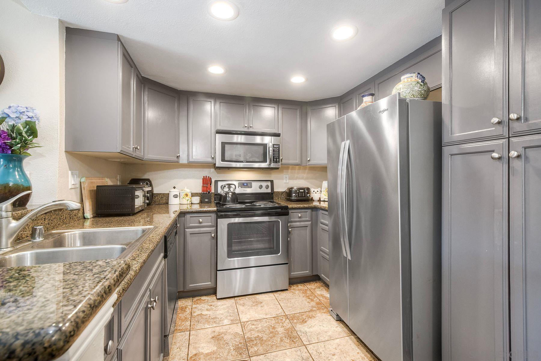 Detail Gallery Image 3 of 31 For 15293  Maturin Dr  #91,  San Diego,  CA 92127 - 1 Beds | 1 Baths