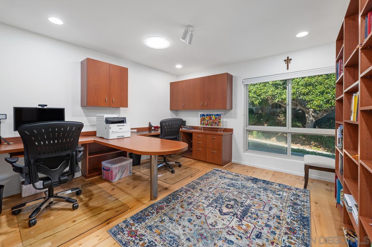 Detail Gallery Image 12 of 20 For 2047  Caminito Circulo Norte, La Jolla,  CA 92037 - 3 Beds | 2/1 Baths