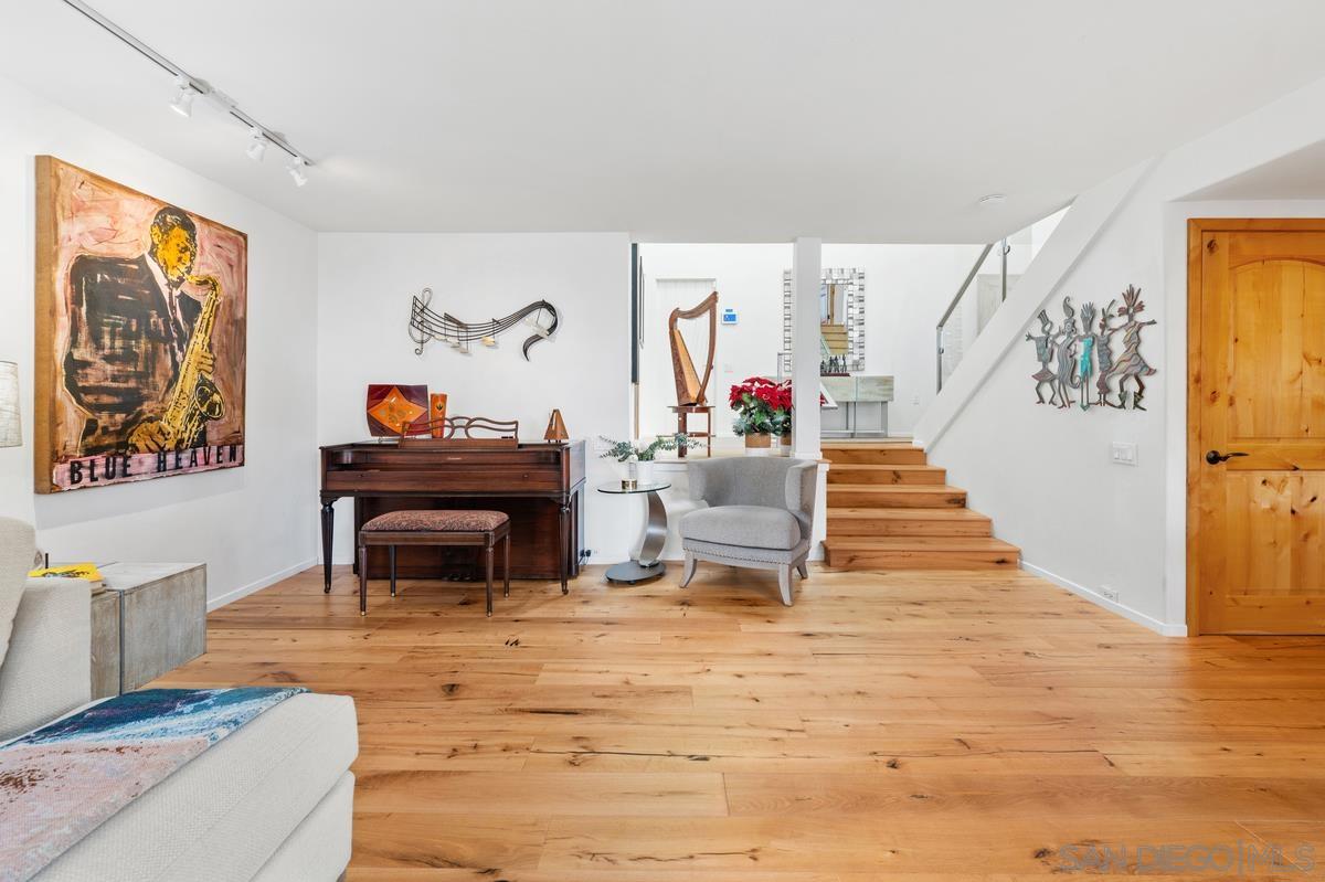 Detail Gallery Image 6 of 20 For 2047  Caminito Circulo Norte, La Jolla,  CA 92037 - 3 Beds | 2/1 Baths