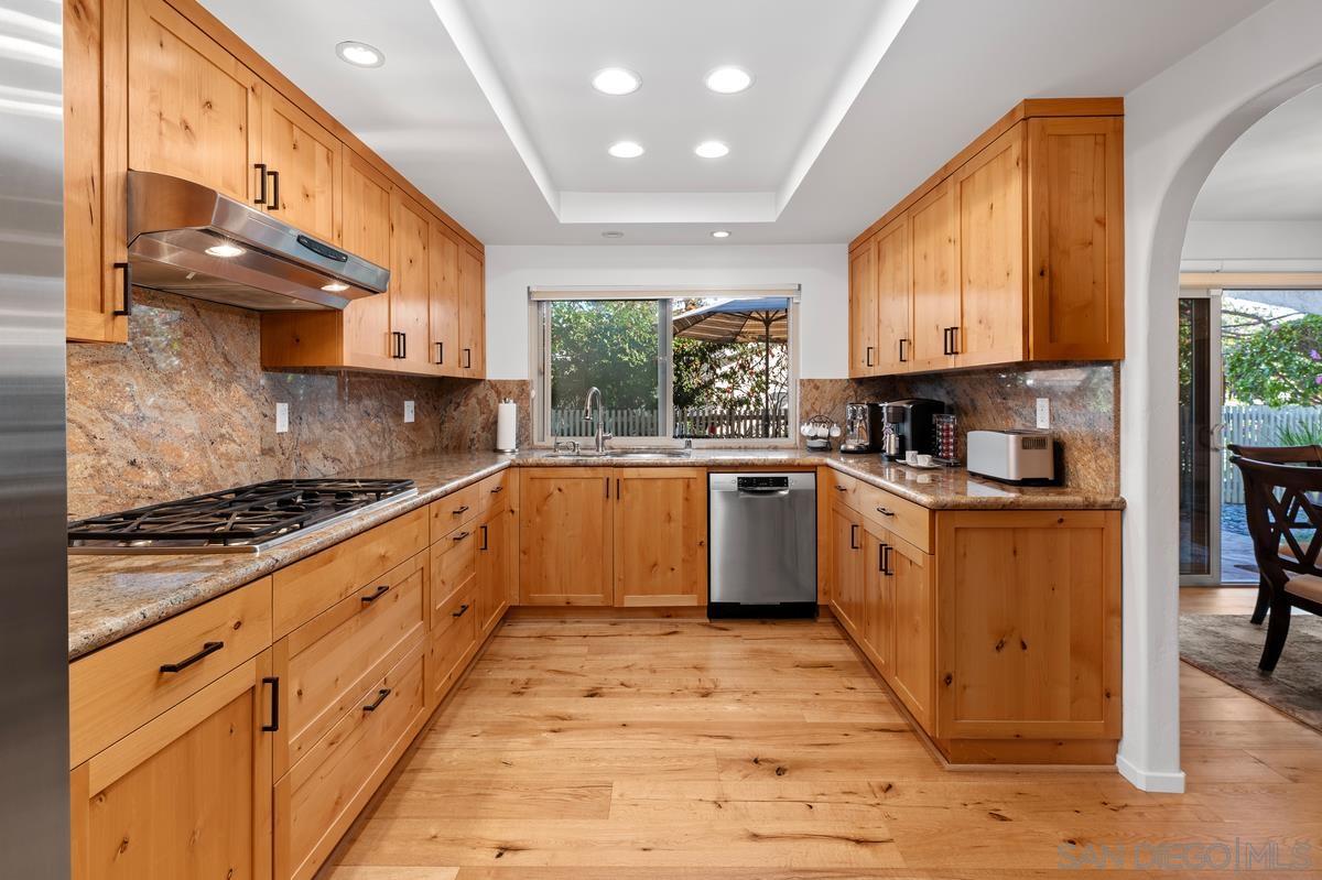 Detail Gallery Image 9 of 20 For 2047  Caminito Circulo Norte, La Jolla,  CA 92037 - 3 Beds | 2/1 Baths