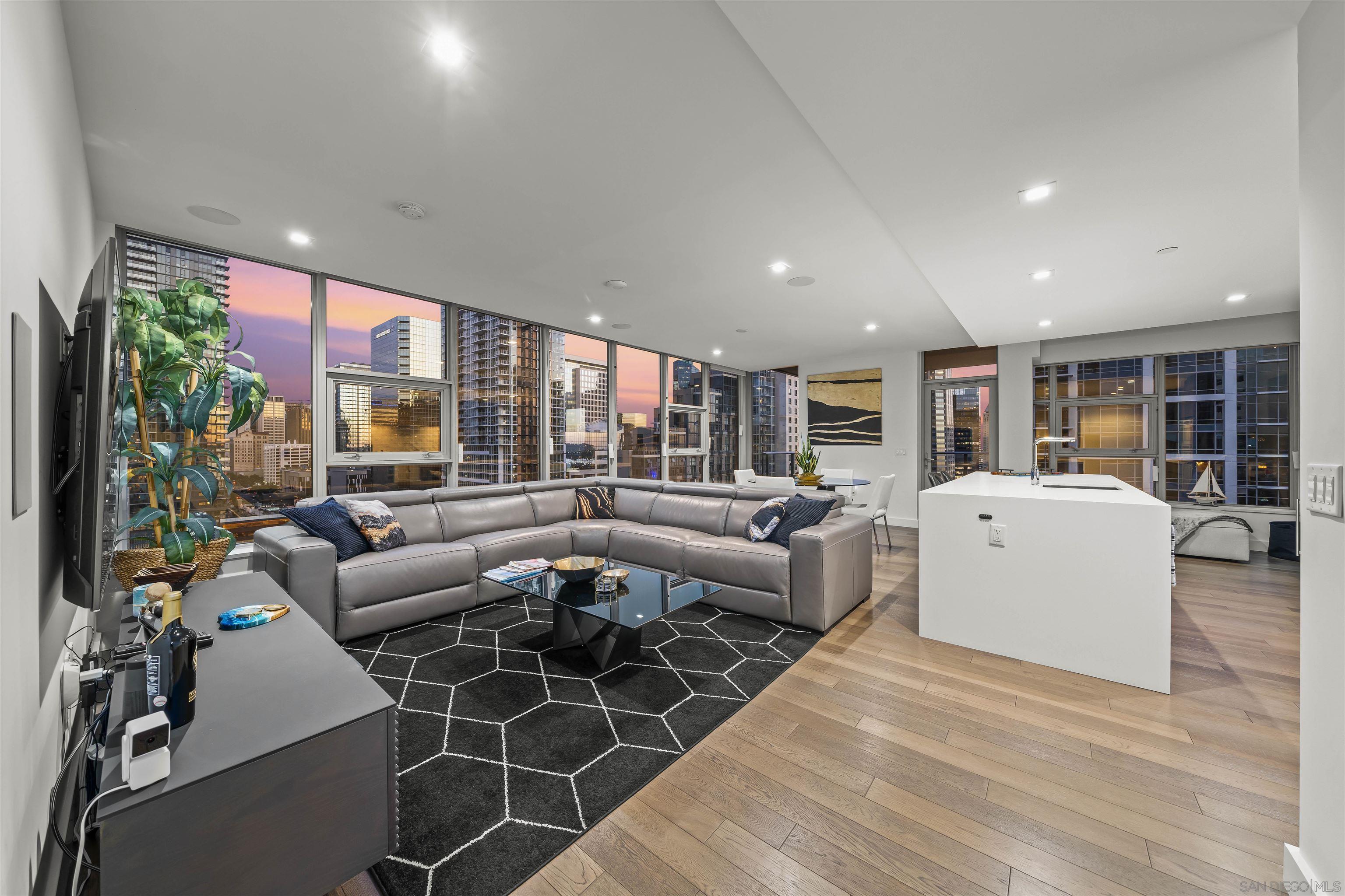 Detail Gallery Image 3 of 48 For 1388  Kettner Blvd  #1706,  San Diego,  CA 92101 - 2 Beds | 2 Baths