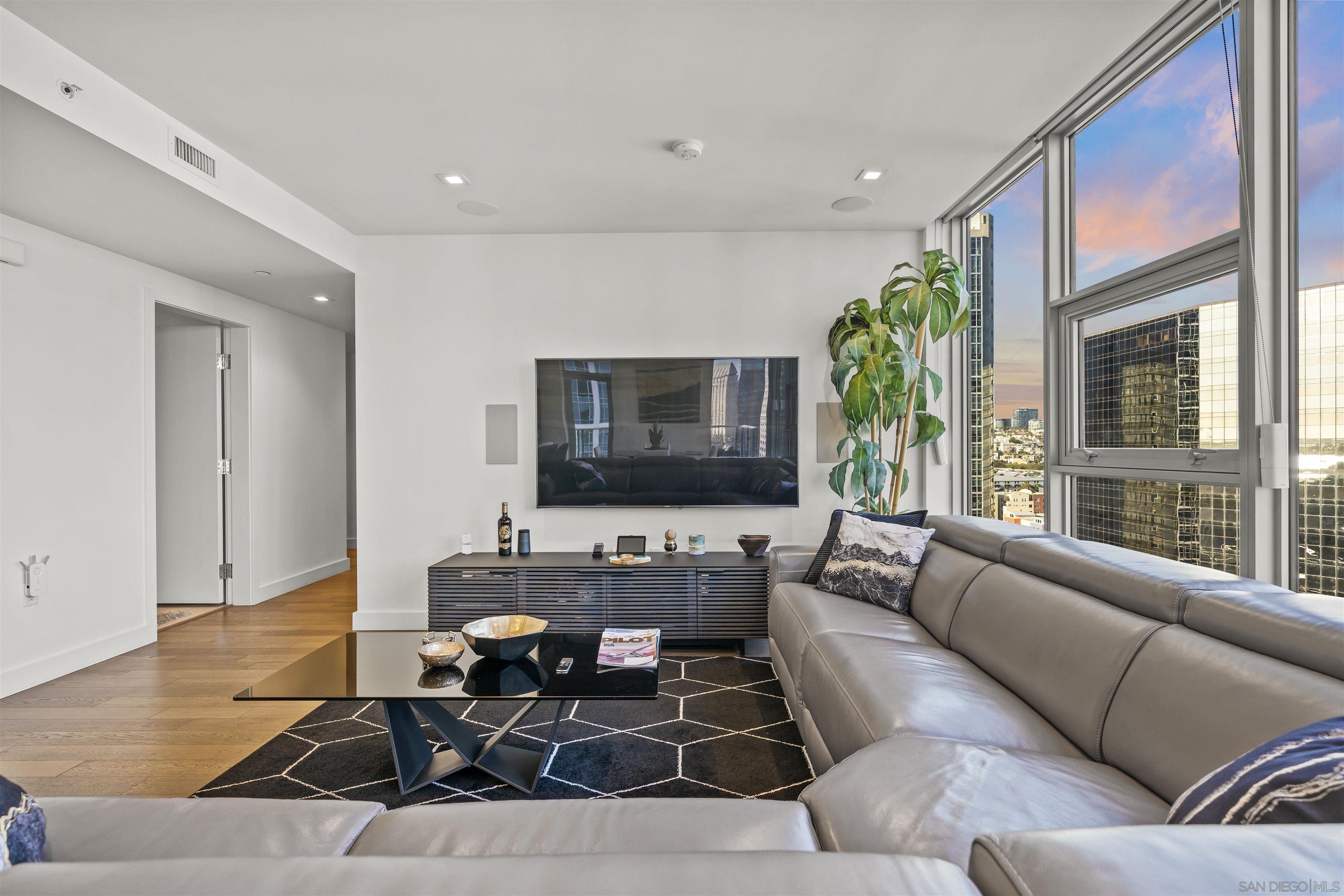 Detail Gallery Image 8 of 48 For 1388  Kettner Blvd  #1706,  San Diego,  CA 92101 - 2 Beds | 2 Baths