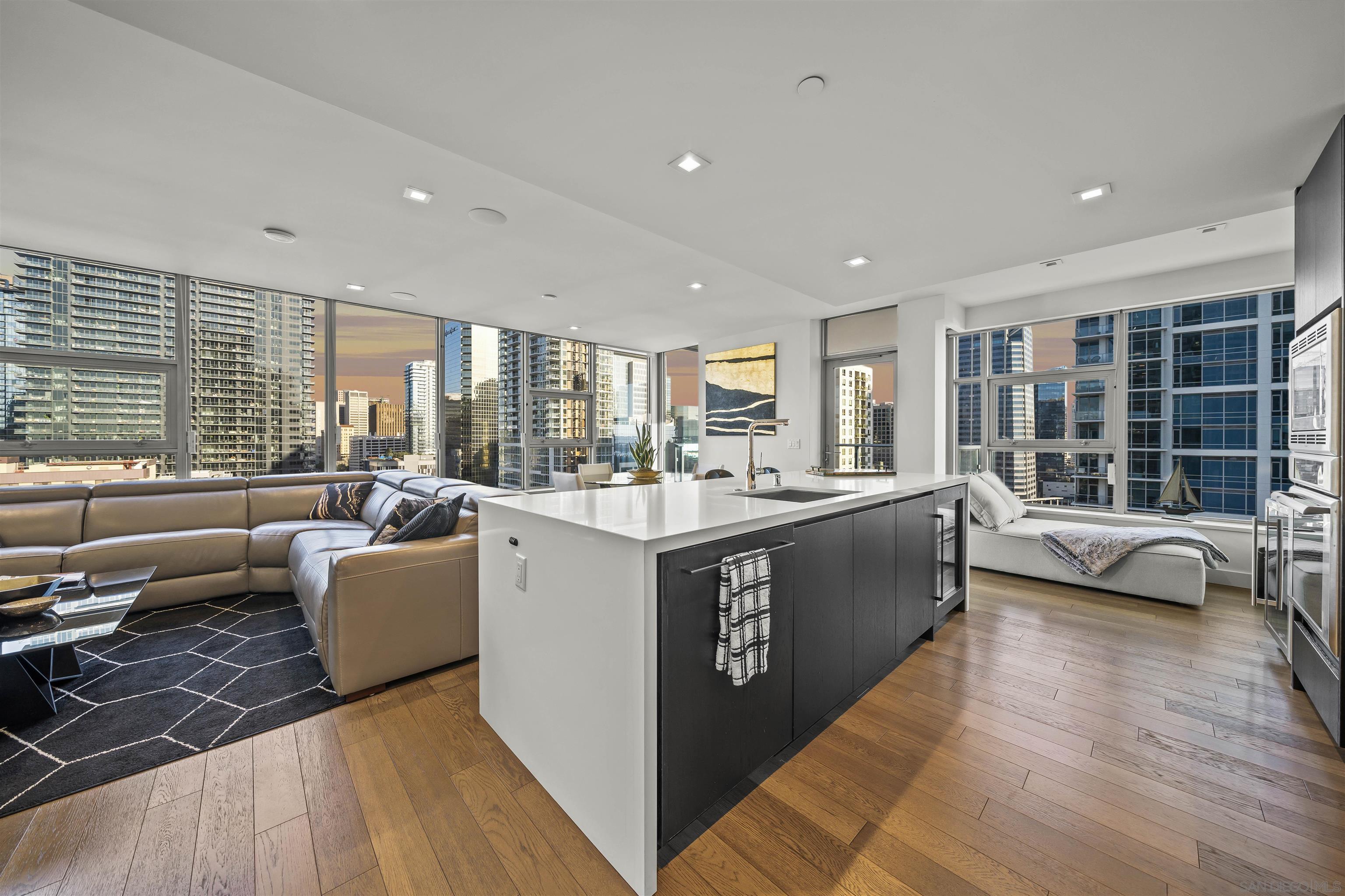 Detail Gallery Image 10 of 48 For 1388  Kettner Blvd  #1706,  San Diego,  CA 92101 - 2 Beds | 2 Baths