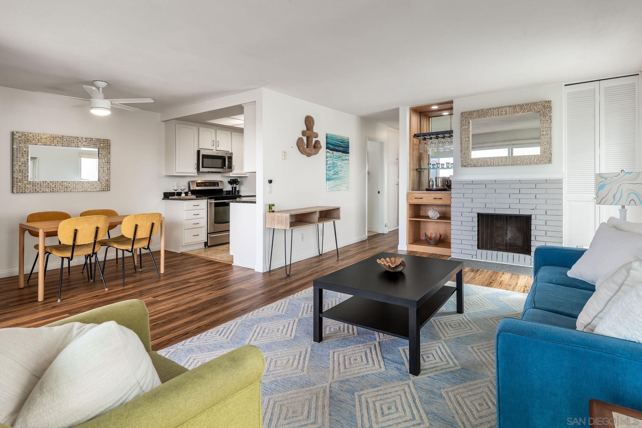 Detail Gallery Image 12 of 31 For 2721  Camino Del Mar, Del Mar,  CA 92014 - 2 Beds | 2 Baths