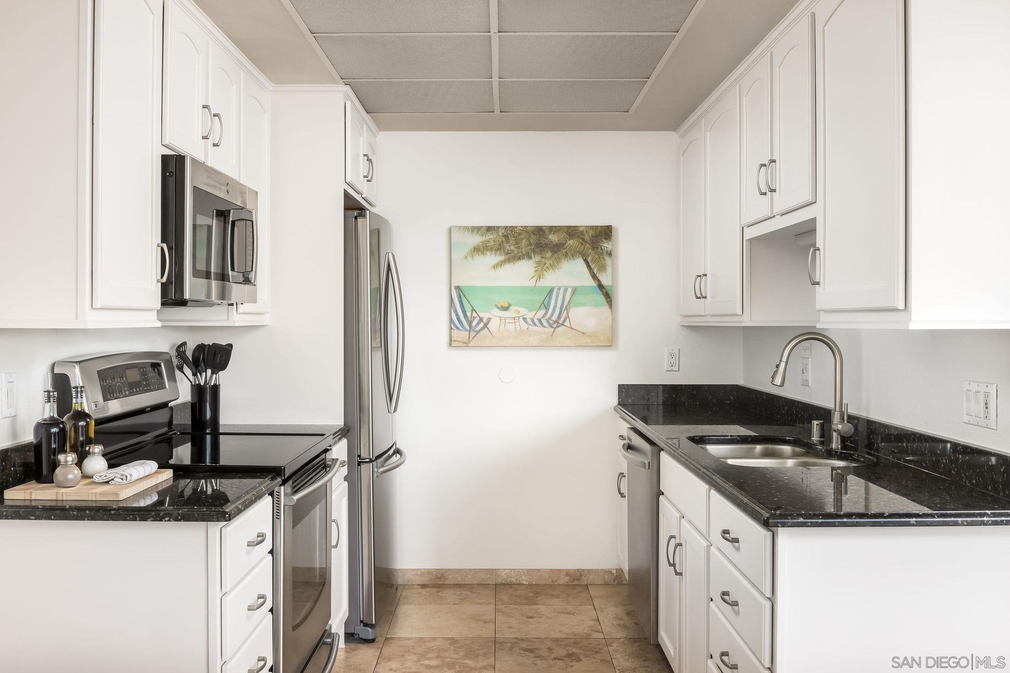 Detail Gallery Image 14 of 31 For 2721  Camino Del Mar, Del Mar,  CA 92014 - 2 Beds | 2 Baths