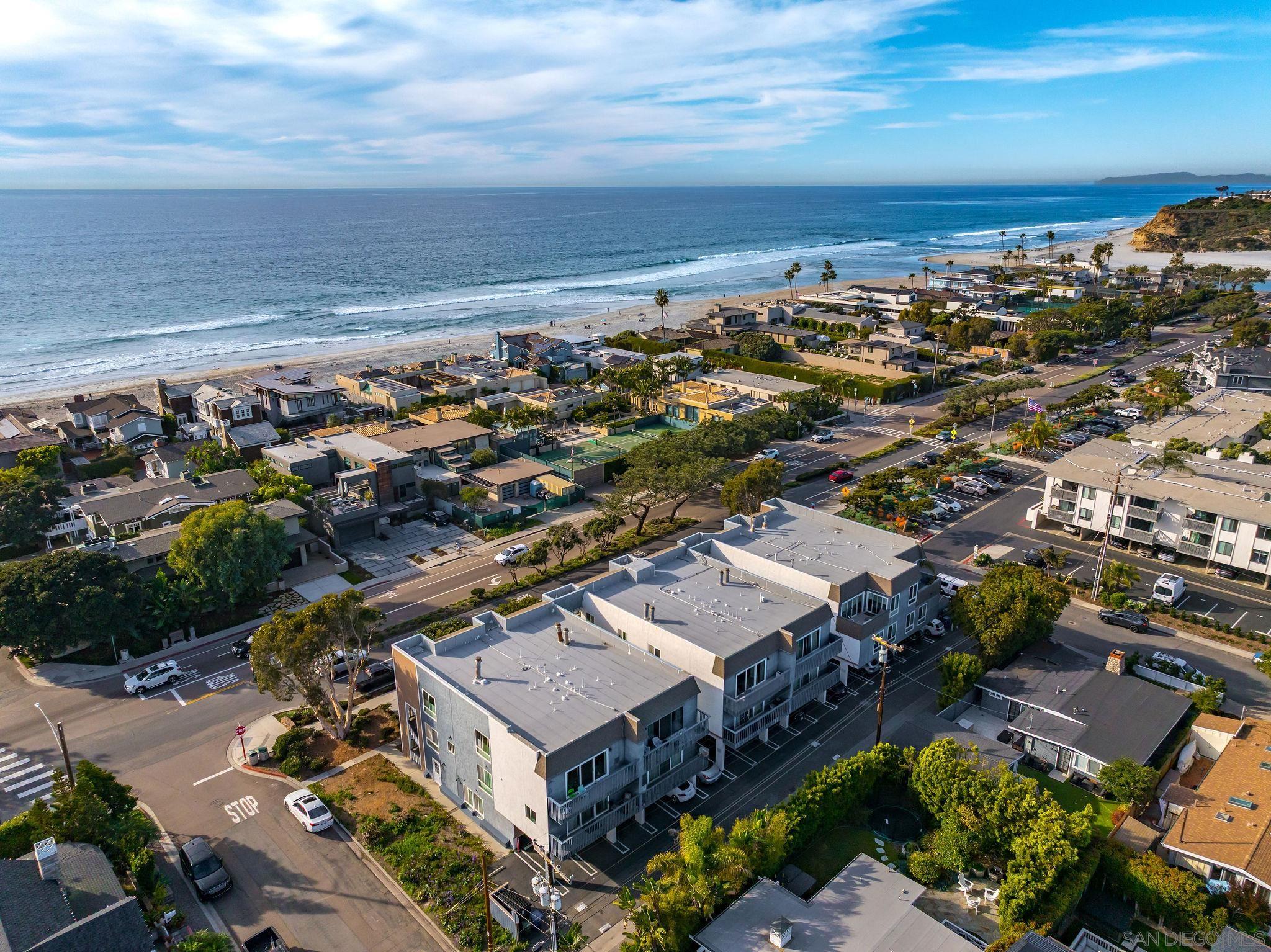 Detail Gallery Image 3 of 31 For 2721  Camino Del Mar, Del Mar,  CA 92014 - 2 Beds | 2 Baths