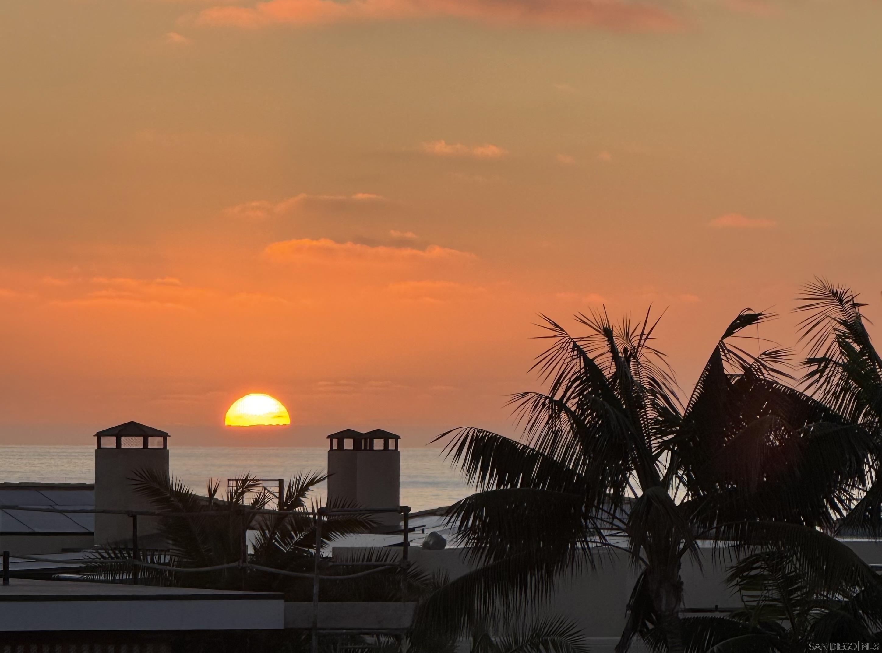 Detail Gallery Image 5 of 31 For 2721  Camino Del Mar, Del Mar,  CA 92014 - 2 Beds | 2 Baths