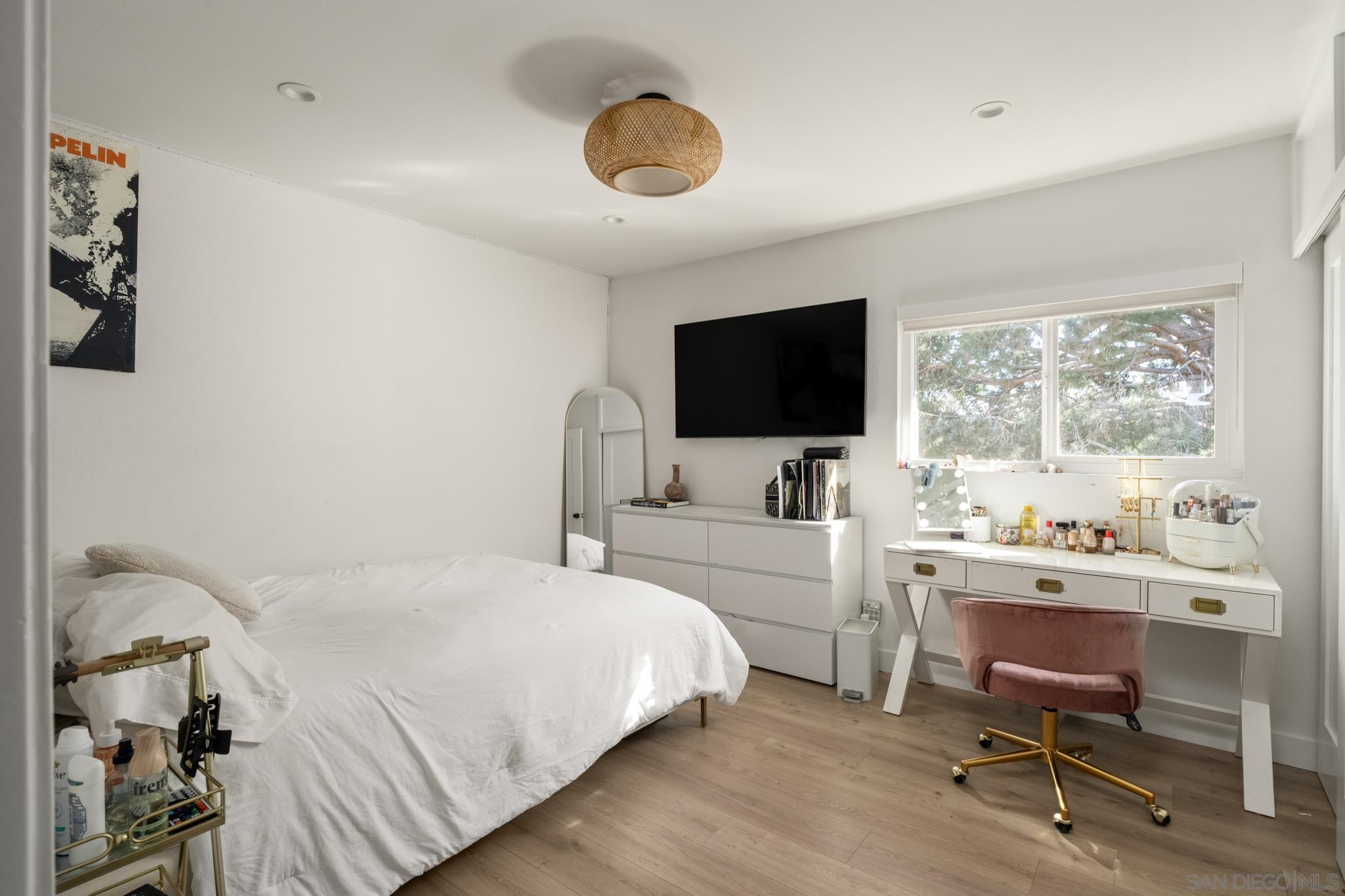 Detail Gallery Image 14 of 36 For 2927  Levante St, Carlsbad,  CA 92009 - 4 Beds | 2/1 Baths