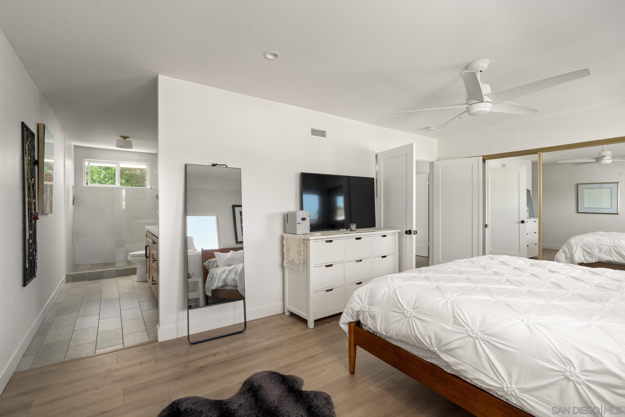 Detail Gallery Image 16 of 36 For 2927  Levante St, Carlsbad,  CA 92009 - 4 Beds | 2/1 Baths