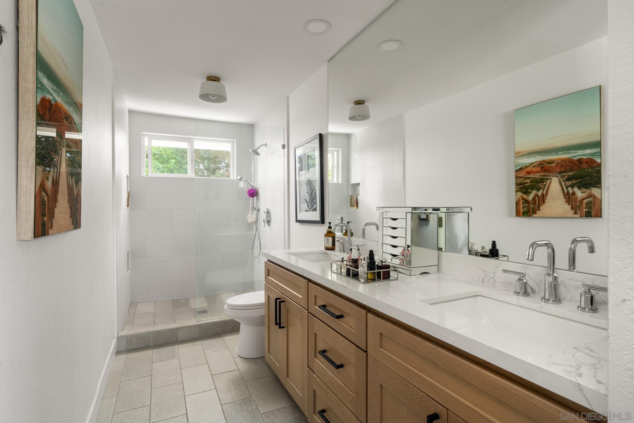 Detail Gallery Image 17 of 36 For 2927  Levante St, Carlsbad,  CA 92009 - 4 Beds | 2/1 Baths