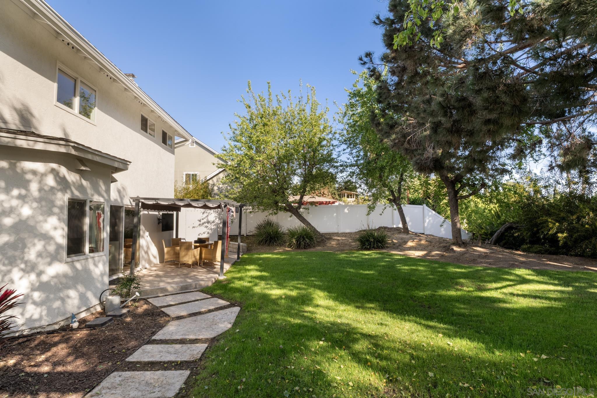 Detail Gallery Image 22 of 36 For 2927  Levante St, Carlsbad,  CA 92009 - 4 Beds | 2/1 Baths