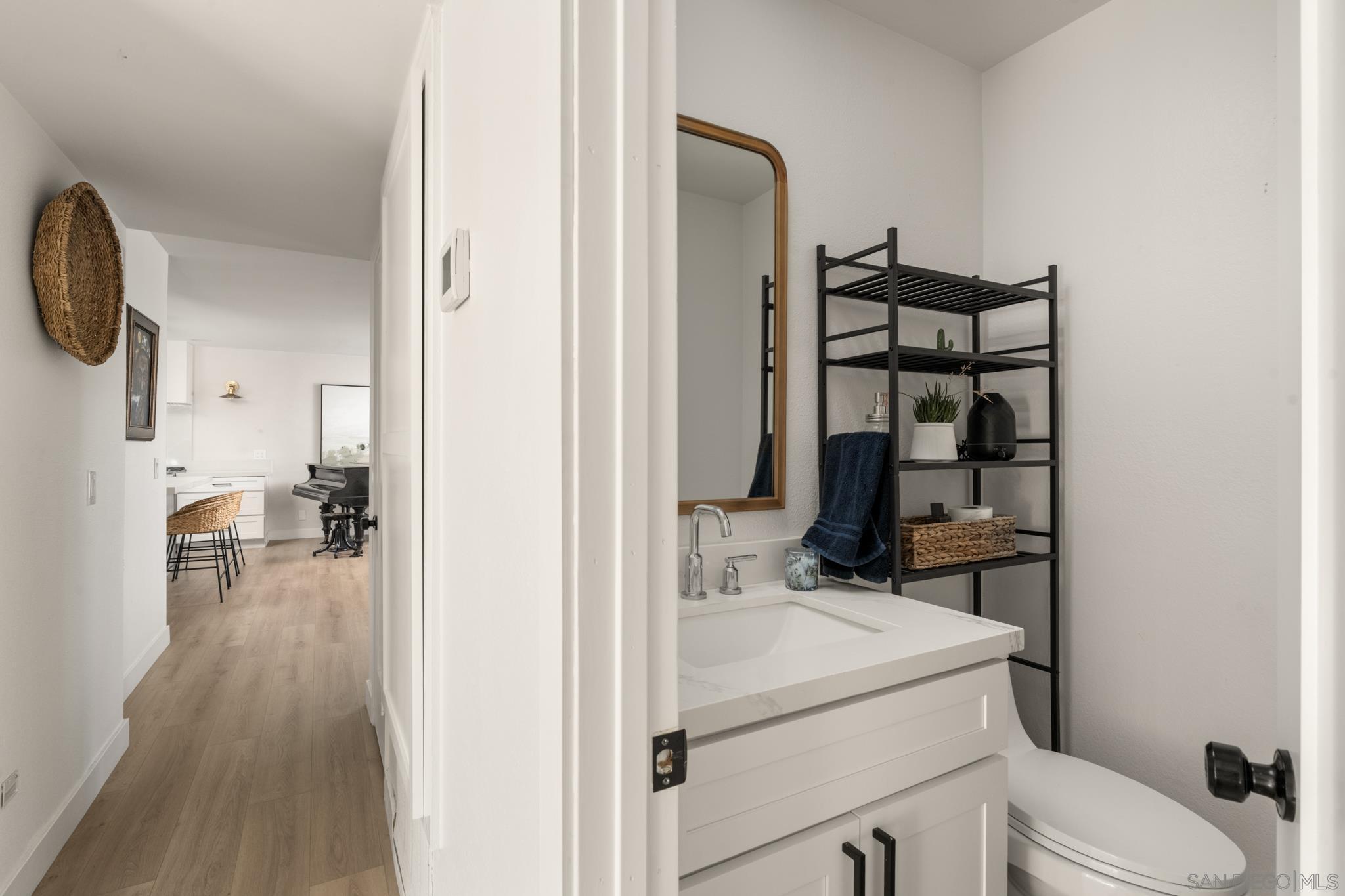 Detail Gallery Image 10 of 36 For 2927  Levante St, Carlsbad,  CA 92009 - 4 Beds | 2/1 Baths