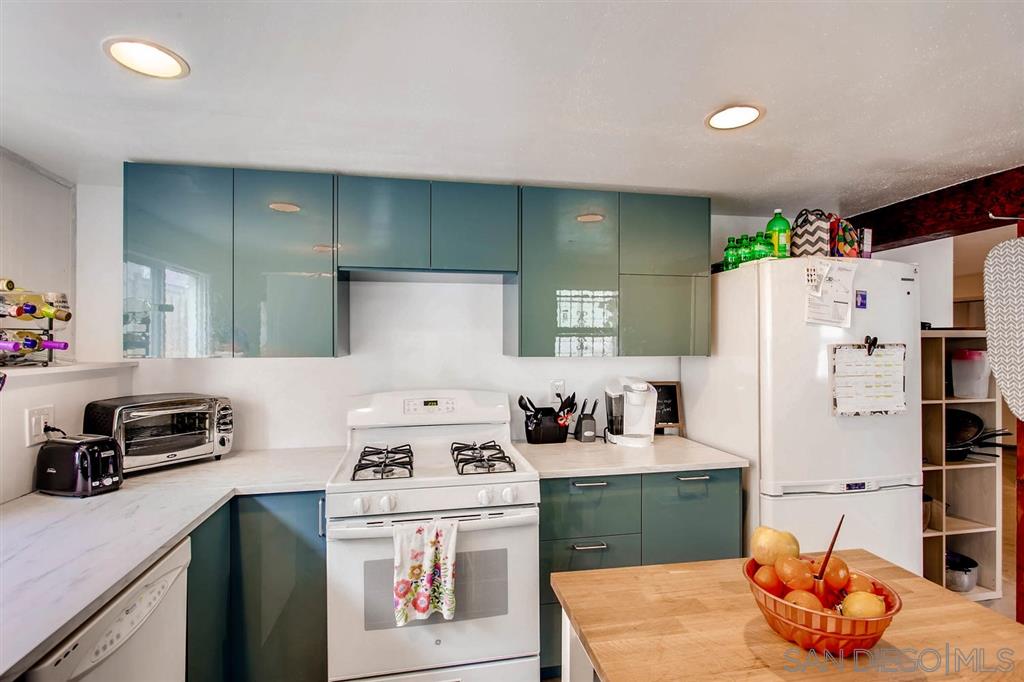 Detail Gallery Image 2 of 10 For 4052  Tennyson Street  Terrace Level, San Diego,  CA 92107 - 3 Beds | 1 Baths