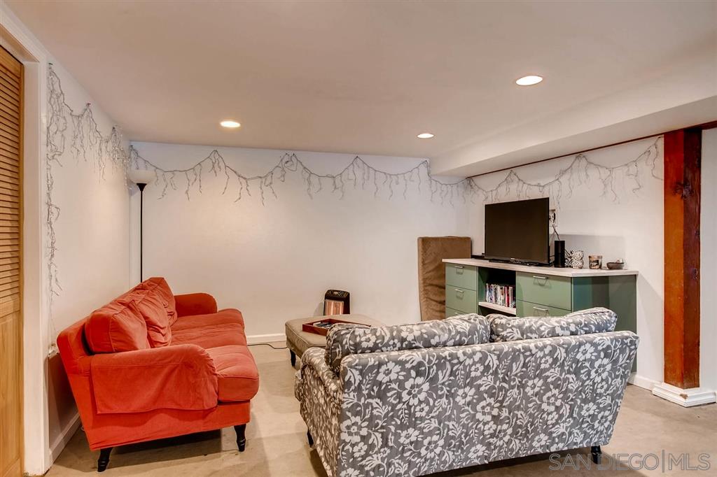 Detail Gallery Image 3 of 10 For 4052  Tennyson Street  Terrace Level, San Diego,  CA 92107 - 3 Beds | 1 Baths