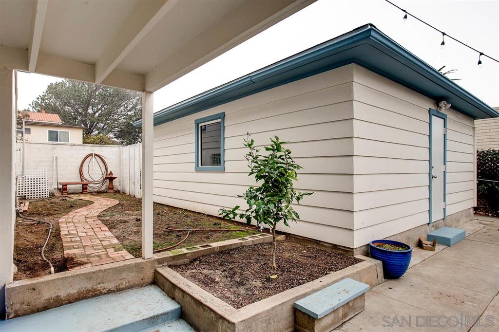 Detail Gallery Image 9 of 10 For 4052  Tennyson Street  Terrace Level, San Diego,  CA 92107 - 3 Beds | 1 Baths