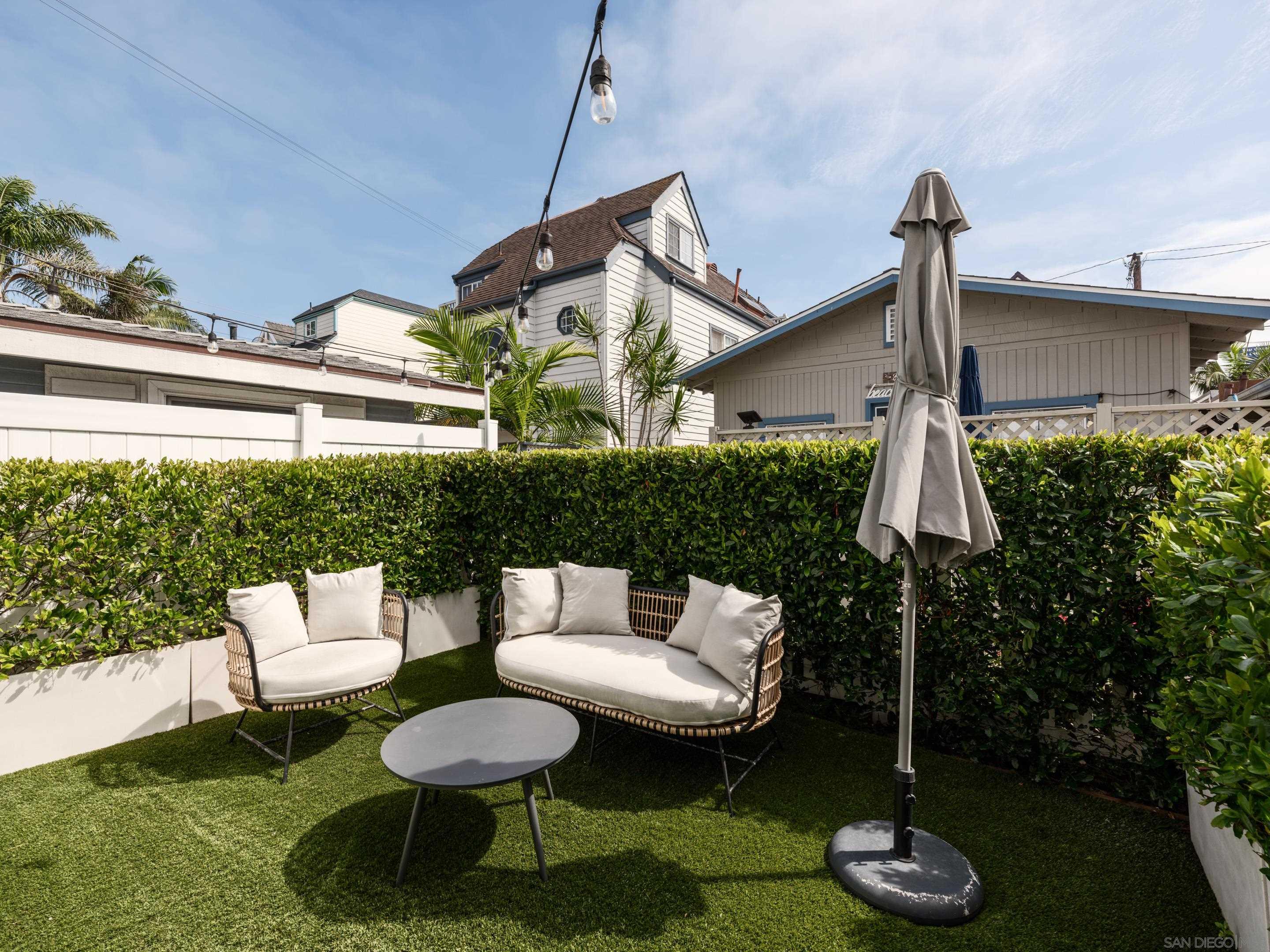 Detail Gallery Image 12 of 28 For 822  Seagirt Ct, San Diego,  CA 92109 - 3 Beds | 3 Baths