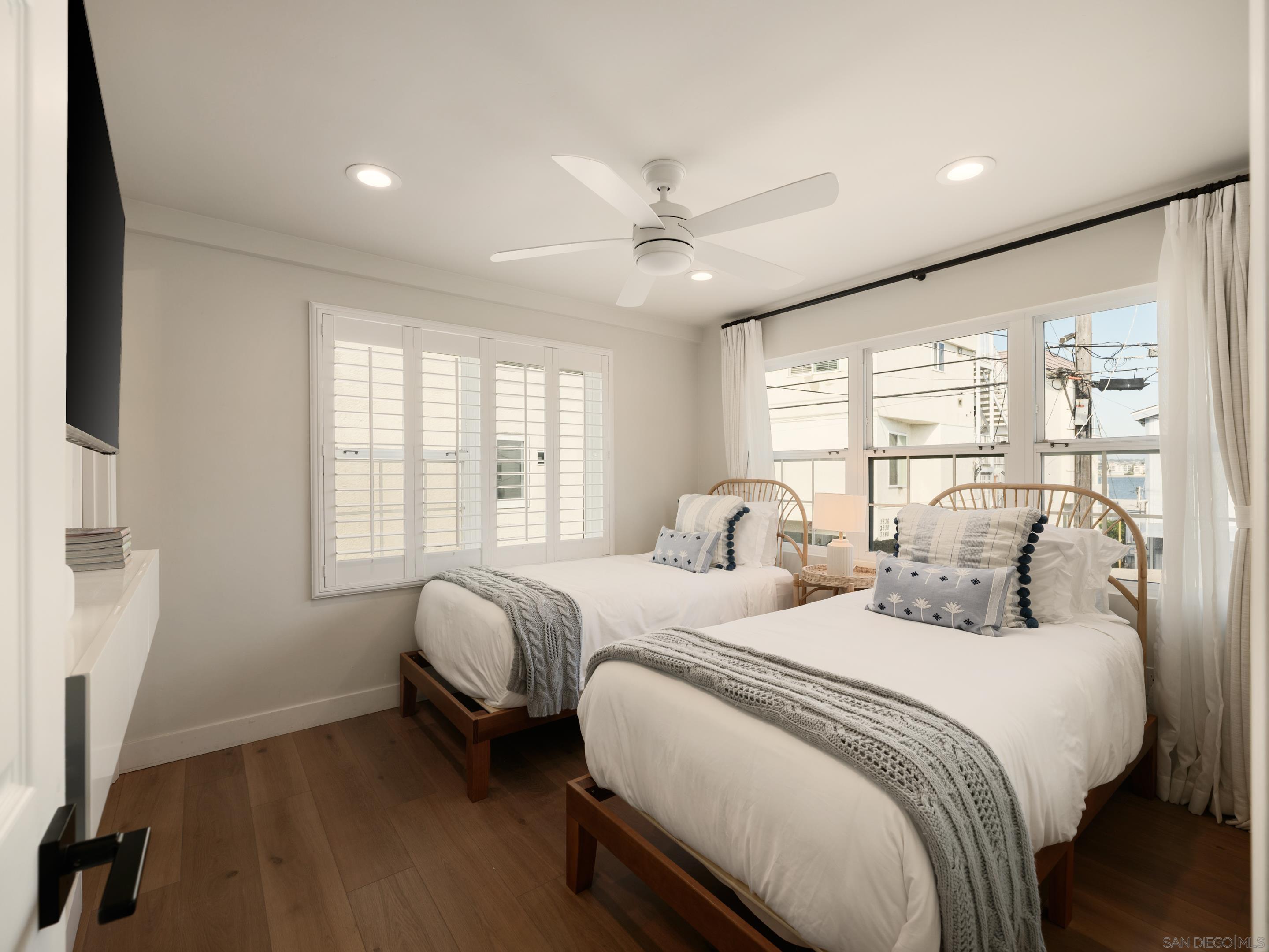 Detail Gallery Image 16 of 28 For 822  Seagirt Ct, San Diego,  CA 92109 - 3 Beds | 3 Baths