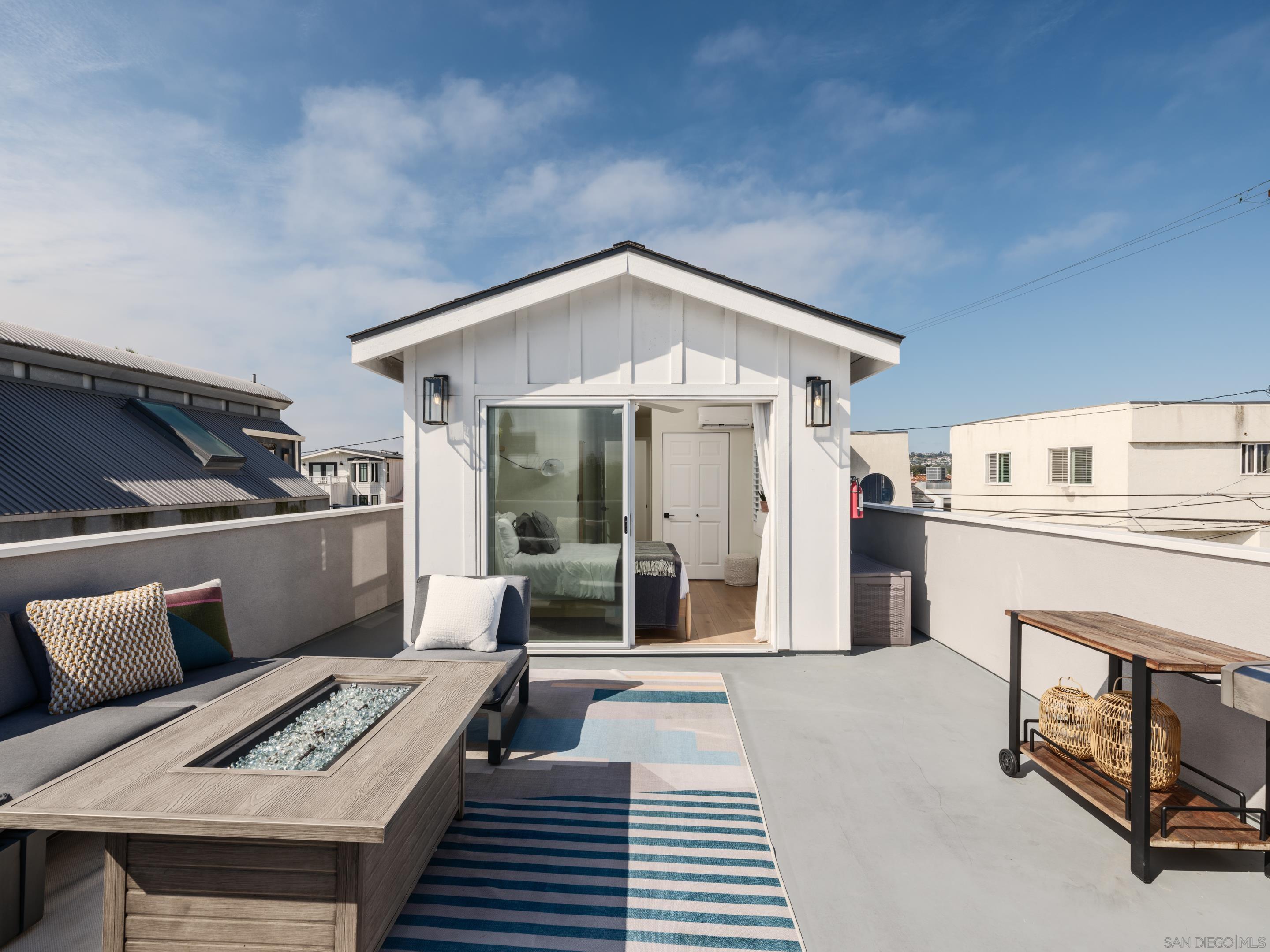 Detail Gallery Image 19 of 28 For 822  Seagirt Ct, San Diego,  CA 92109 - 3 Beds | 3 Baths