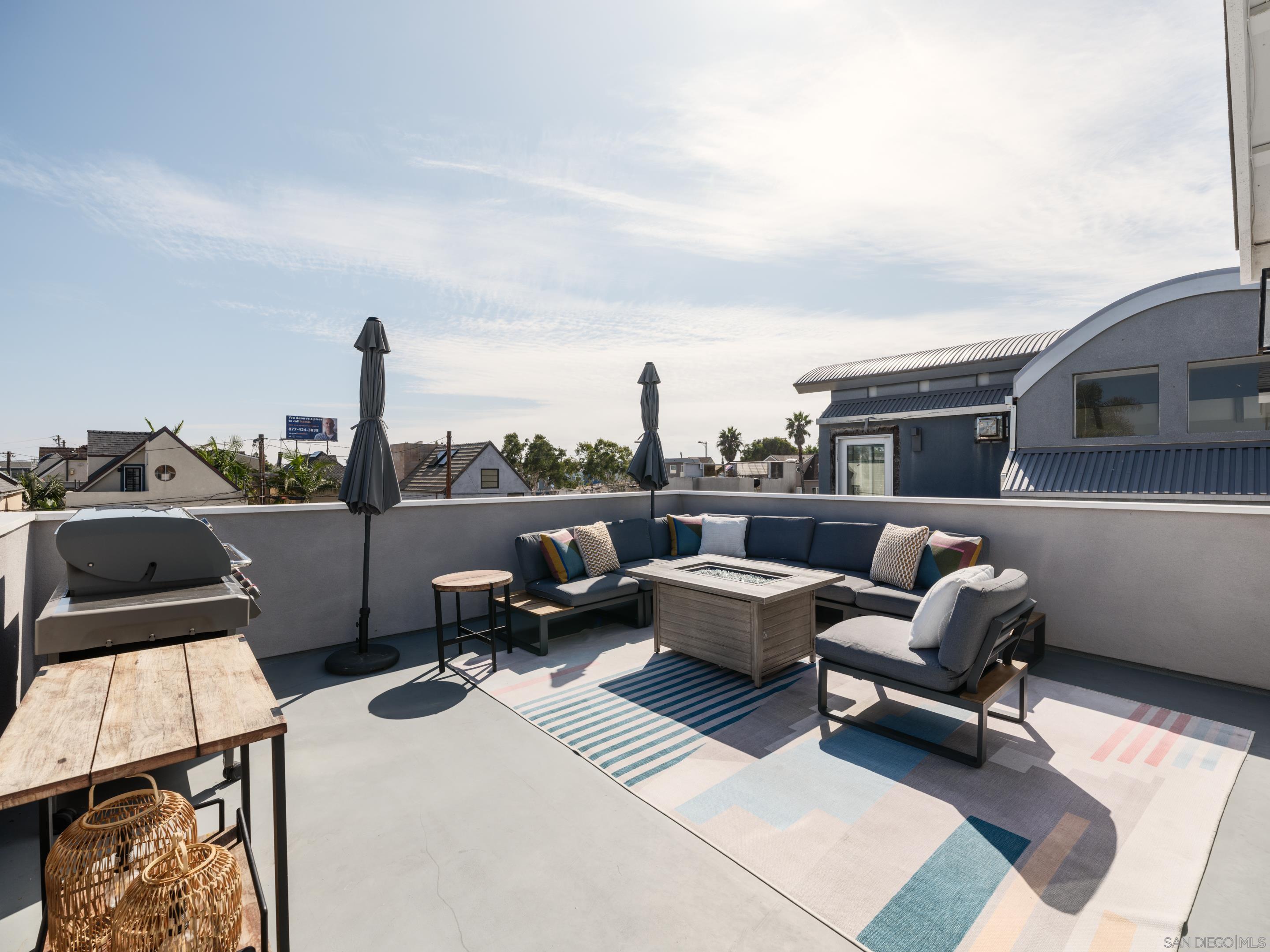 Detail Gallery Image 20 of 28 For 822  Seagirt Ct, San Diego,  CA 92109 - 3 Beds | 3 Baths