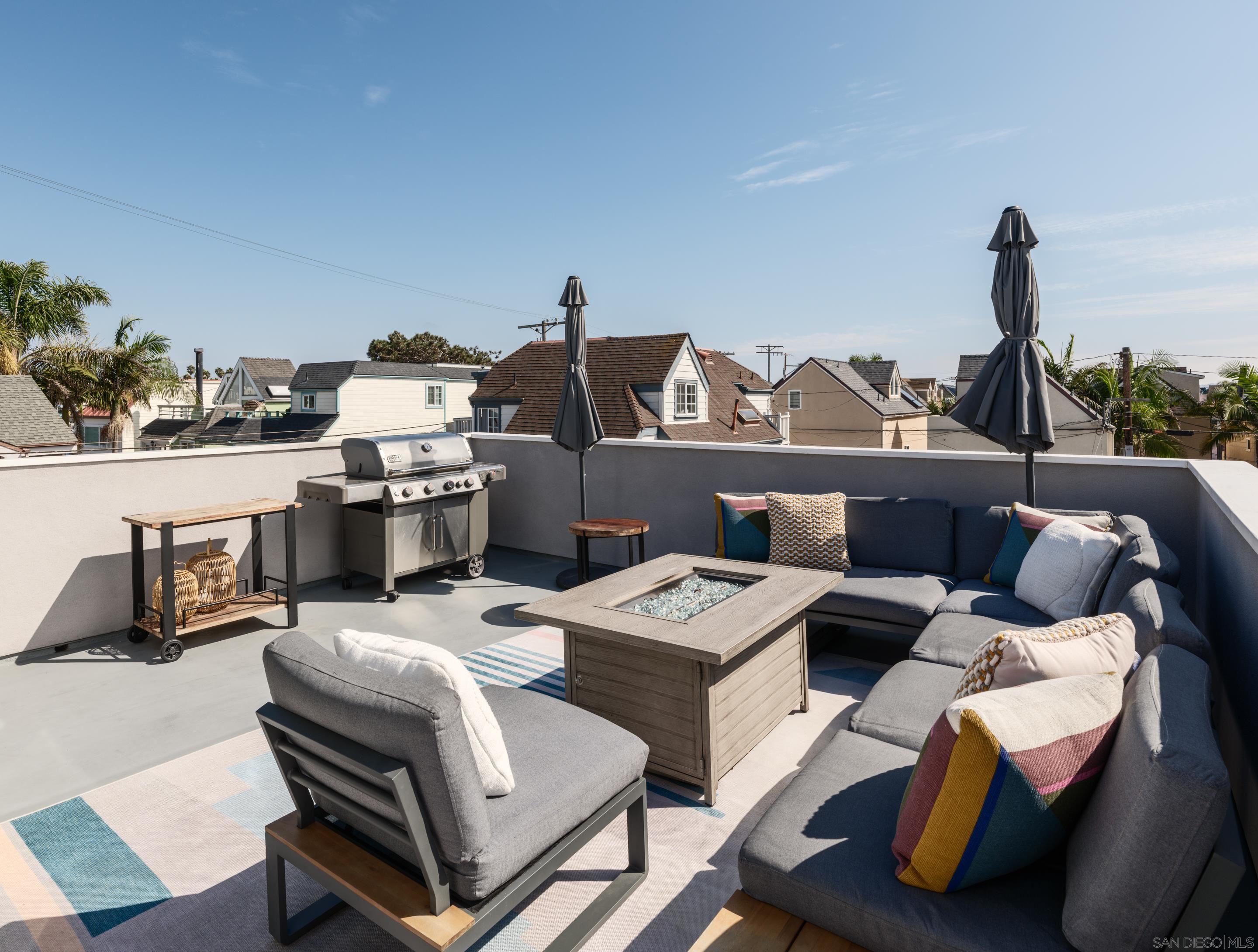 Detail Gallery Image 21 of 28 For 822  Seagirt Ct, San Diego,  CA 92109 - 3 Beds | 3 Baths