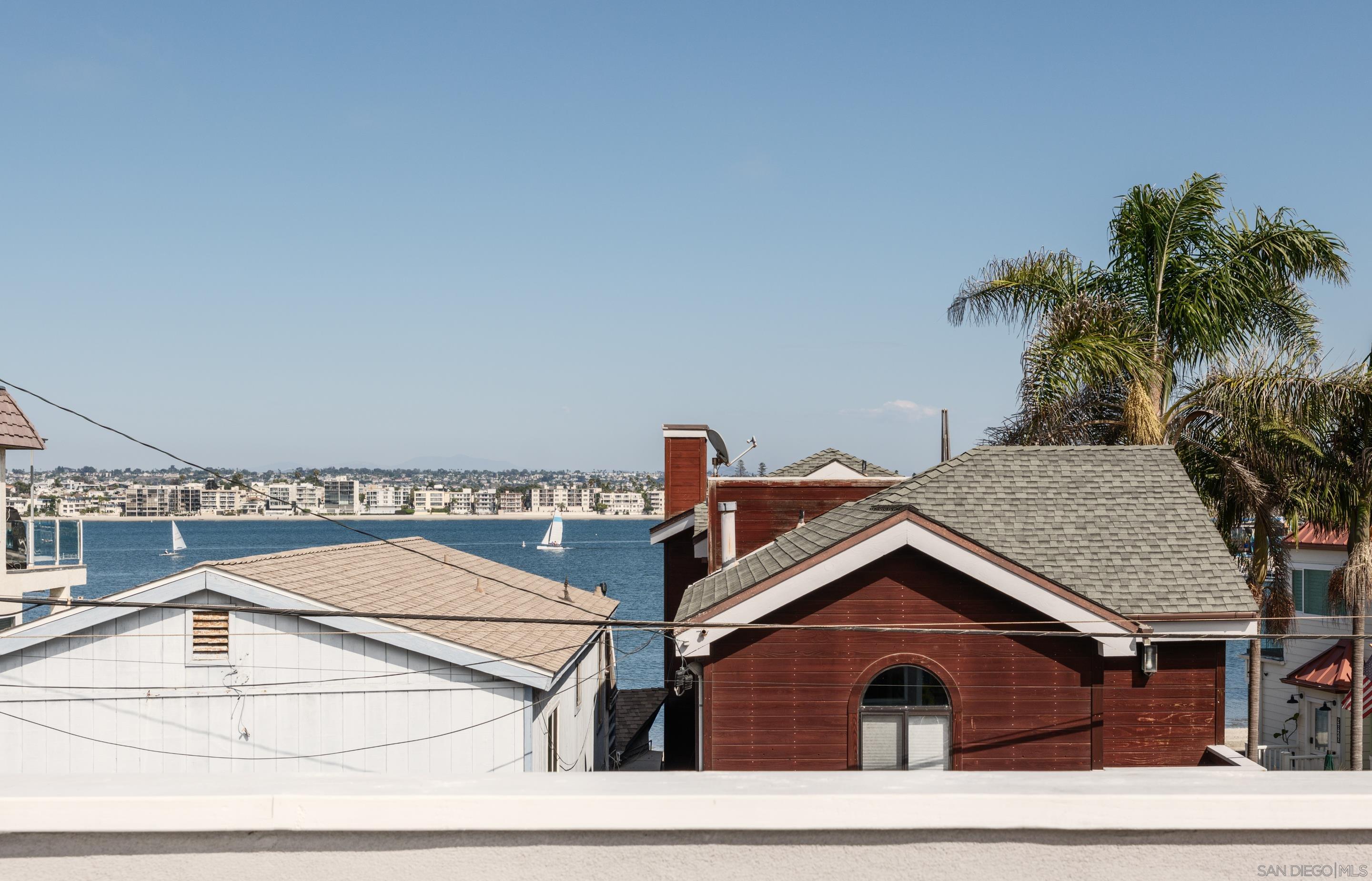 Detail Gallery Image 23 of 28 For 822  Seagirt Ct, San Diego,  CA 92109 - 3 Beds | 3 Baths