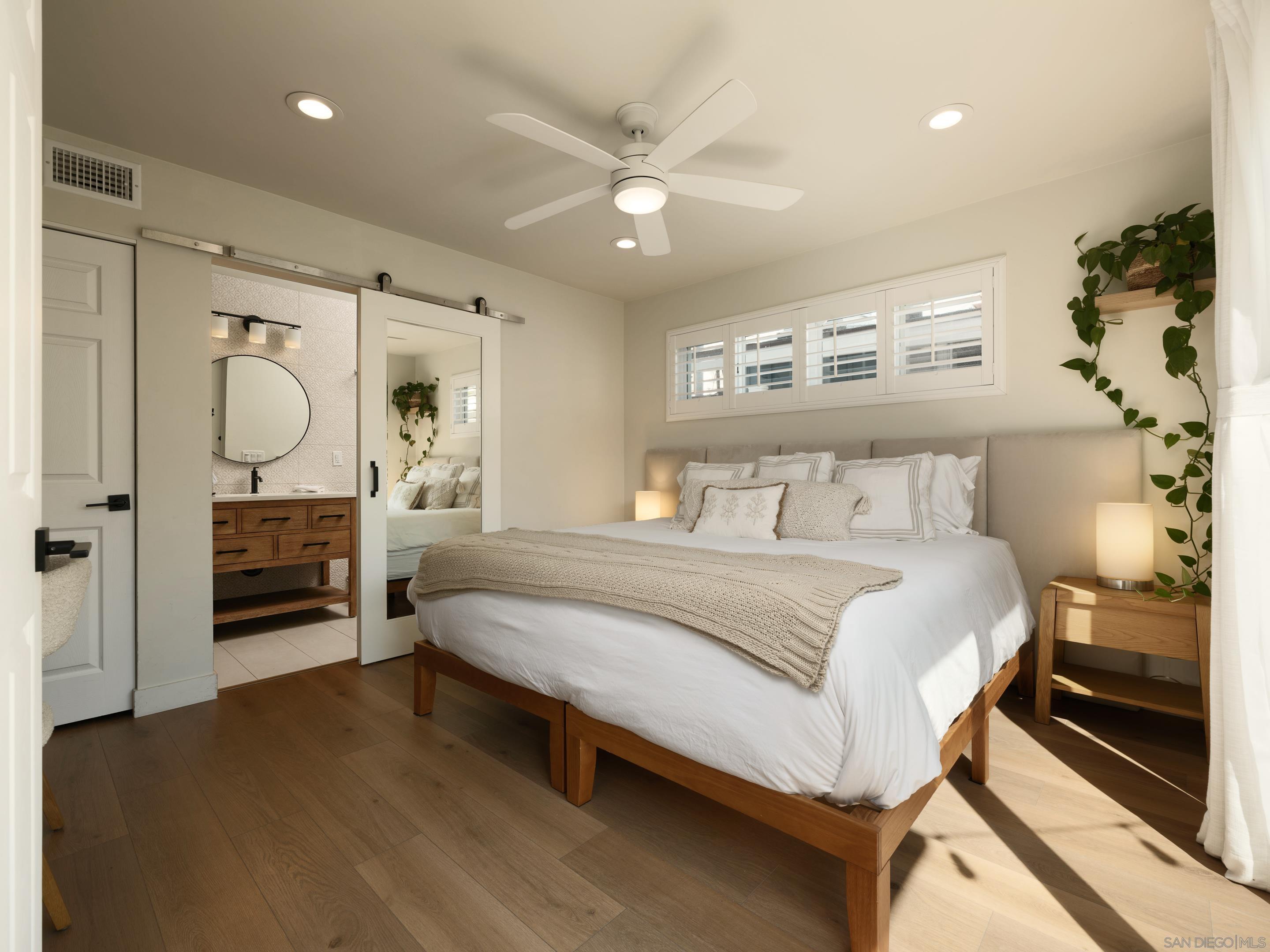 Detail Gallery Image 9 of 28 For 822  Seagirt Ct, San Diego,  CA 92109 - 3 Beds | 3 Baths