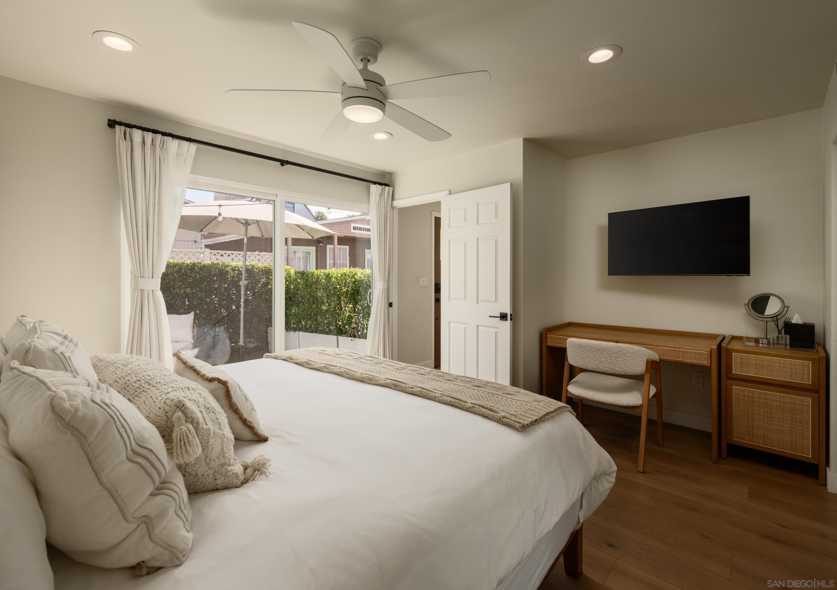 Detail Gallery Image 10 of 28 For 822  Seagirt Ct, San Diego,  CA 92109 - 3 Beds | 3 Baths