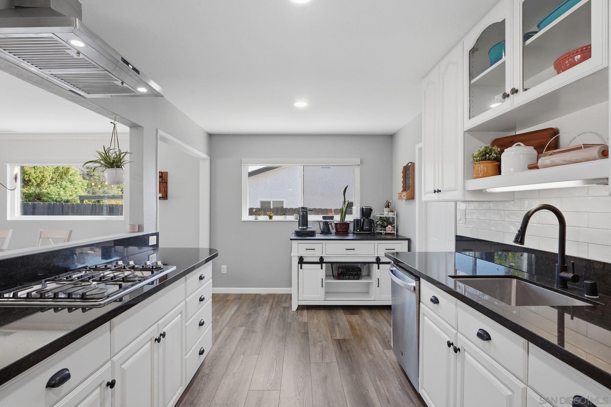 Detail Gallery Image 2 of 53 For 8182  Beaver Lake Dr, San Diego,  CA 92119 - 3 Beds | 2 Baths