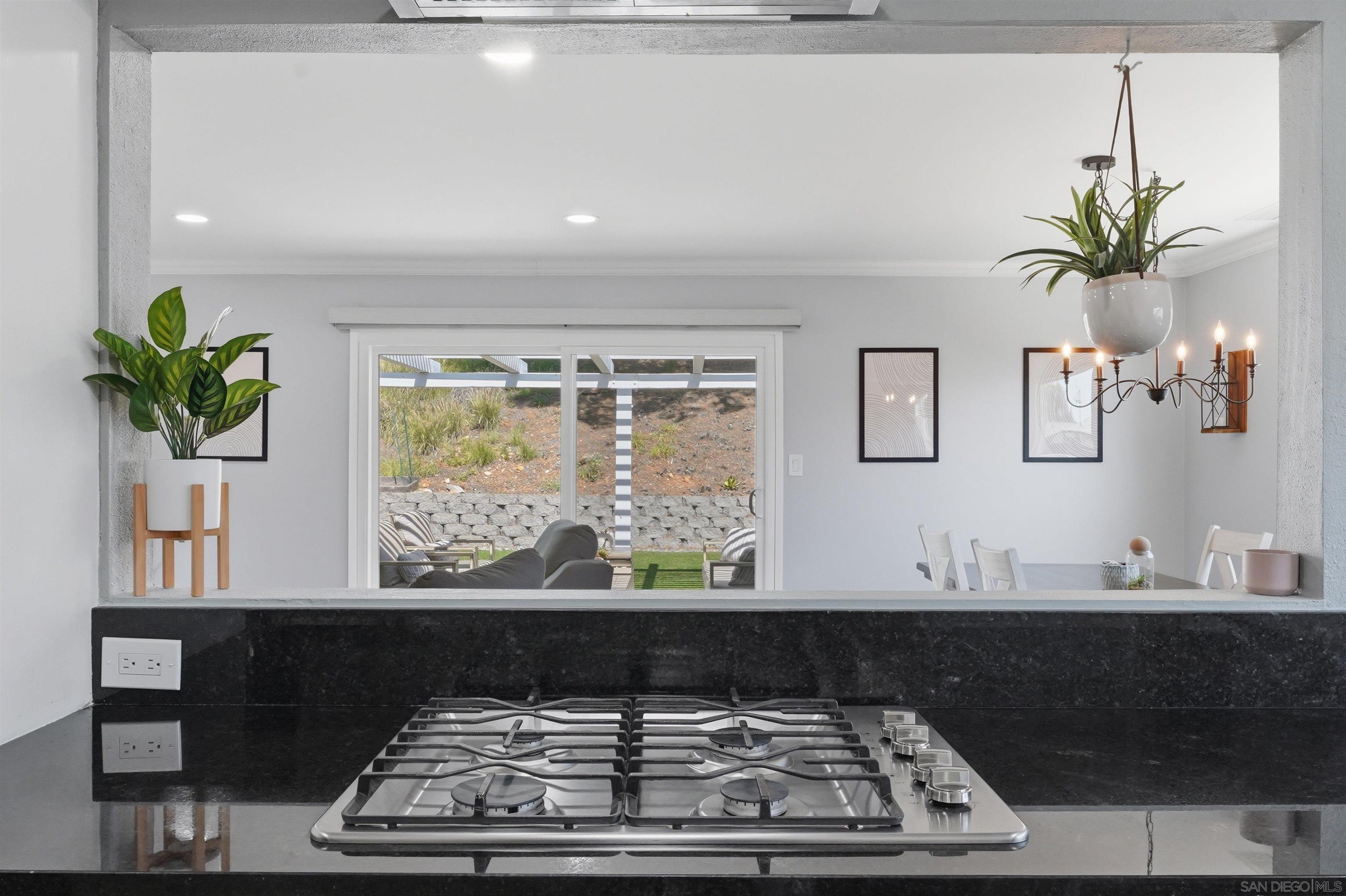 Detail Gallery Image 11 of 53 For 8182  Beaver Lake Dr, San Diego,  CA 92119 - 3 Beds | 2 Baths